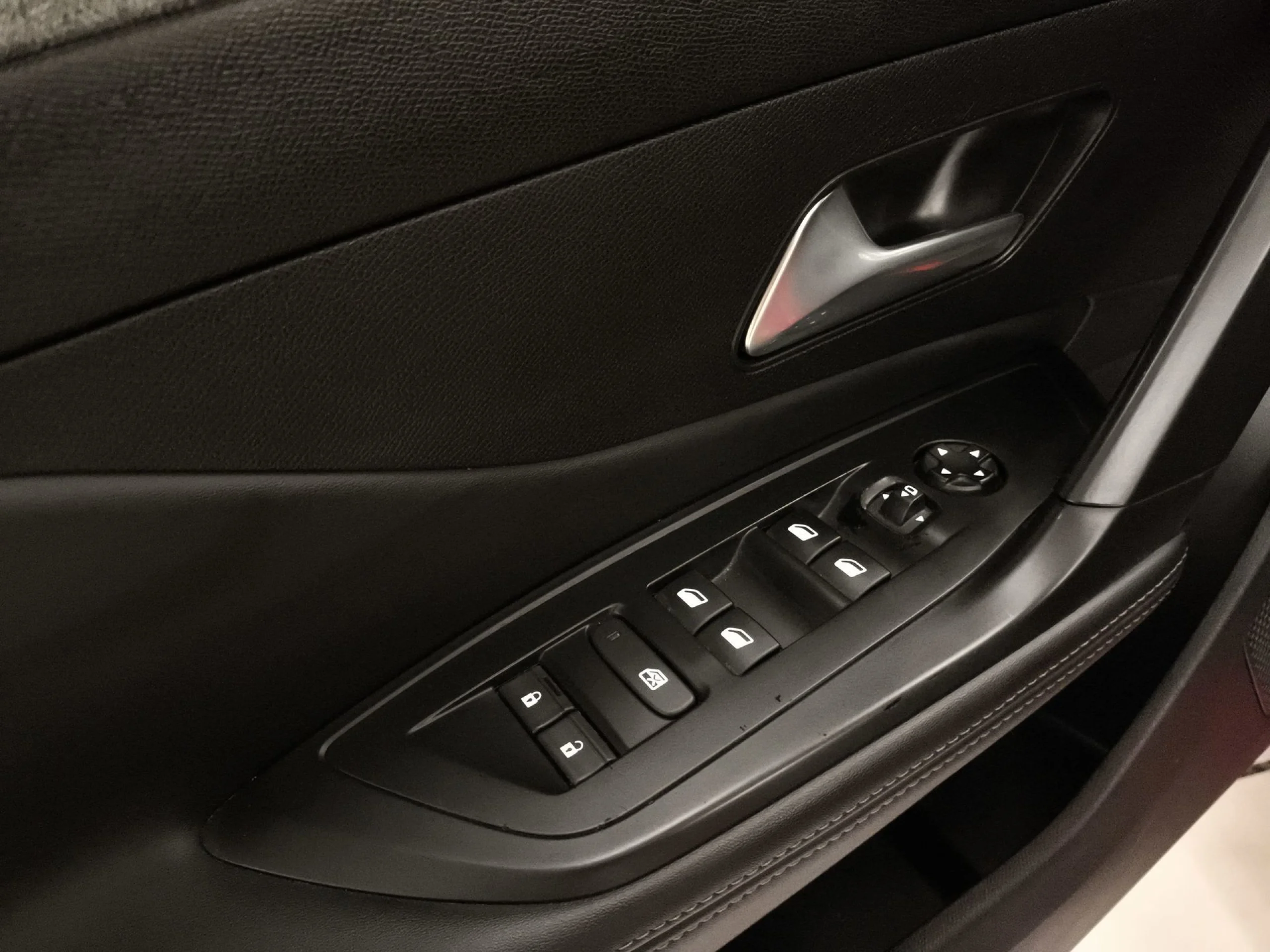 Peugeot 308 PureTech 130 SANDS Allure Pack 96 kW (130 CV) - Foto 10