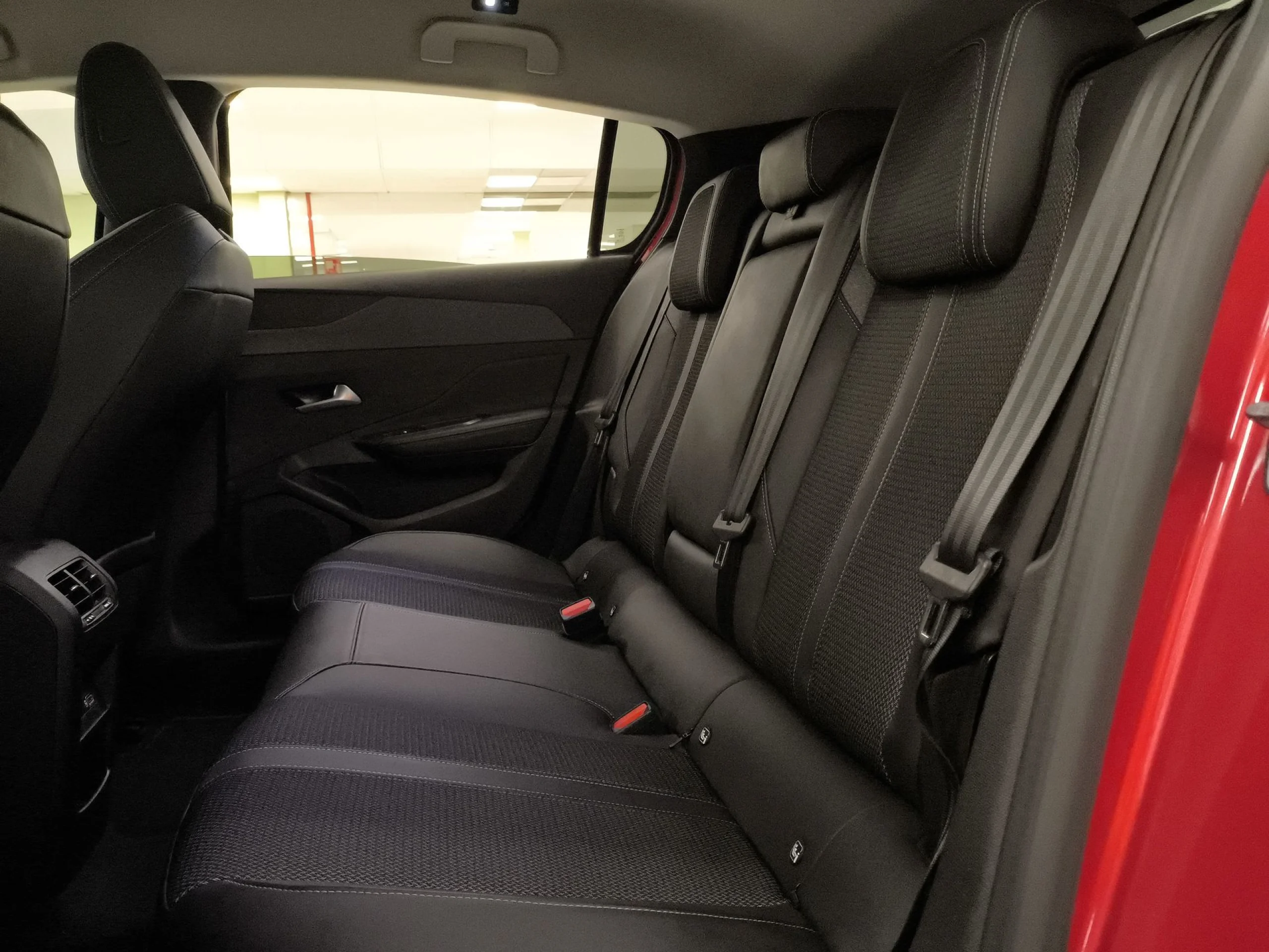 Peugeot 308 PureTech 130 SANDS Allure Pack 96 kW (130 CV) - Foto 26