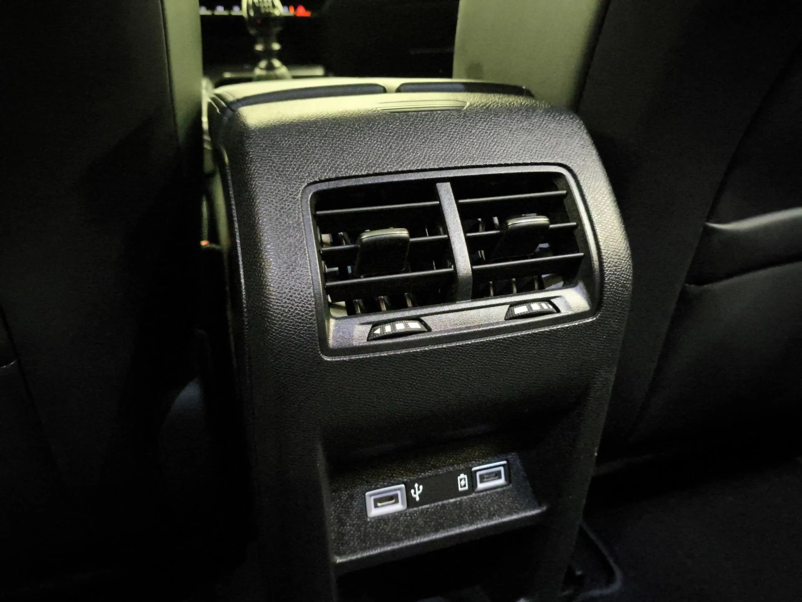 Peugeot 308 PureTech 130 SANDS Allure Pack 96 kW (130 CV) - Foto 28