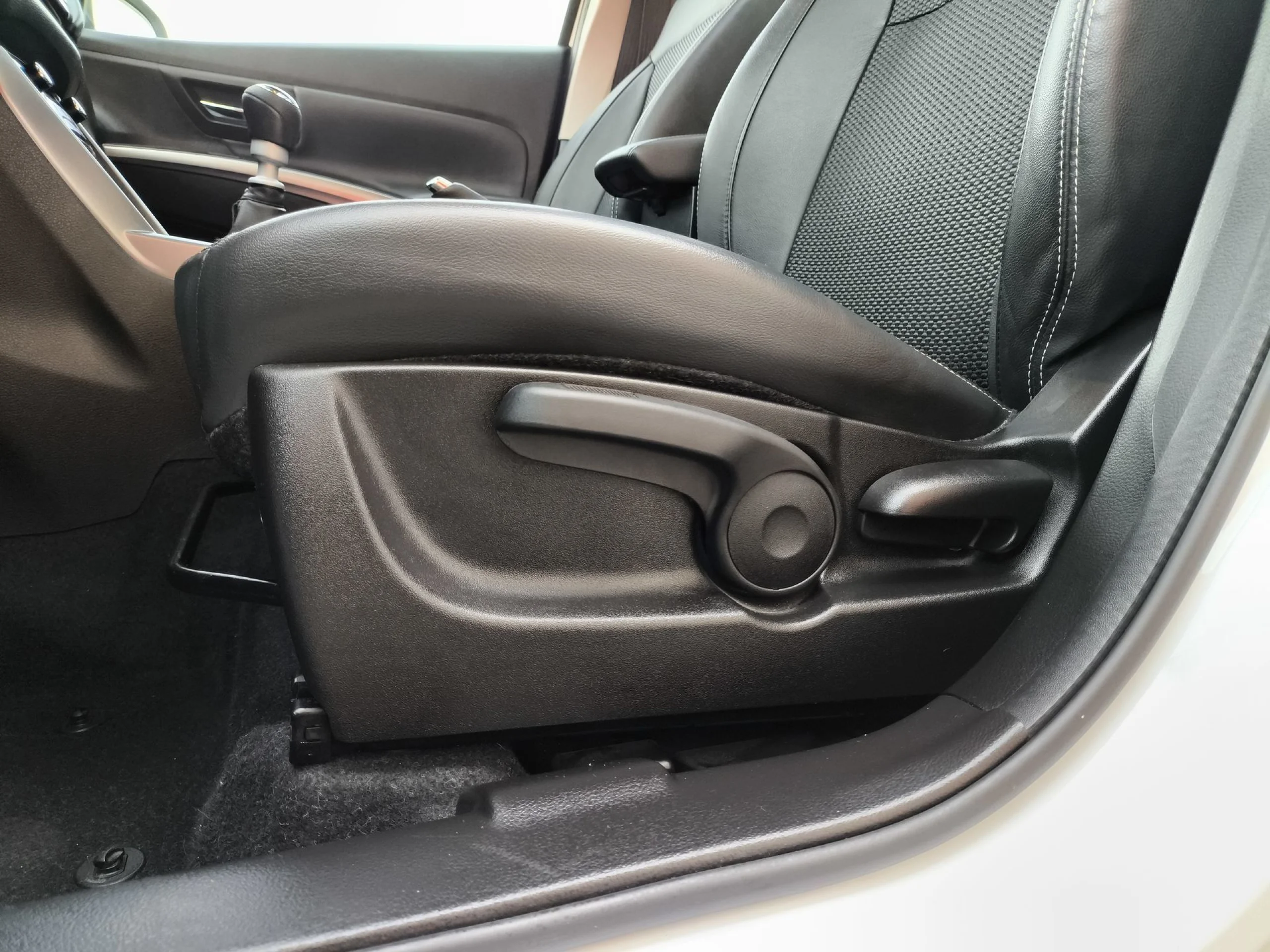 Suzuki S-Cross 1.4T Mild Hybrid S3 95 kW (129 CV) - Foto 9