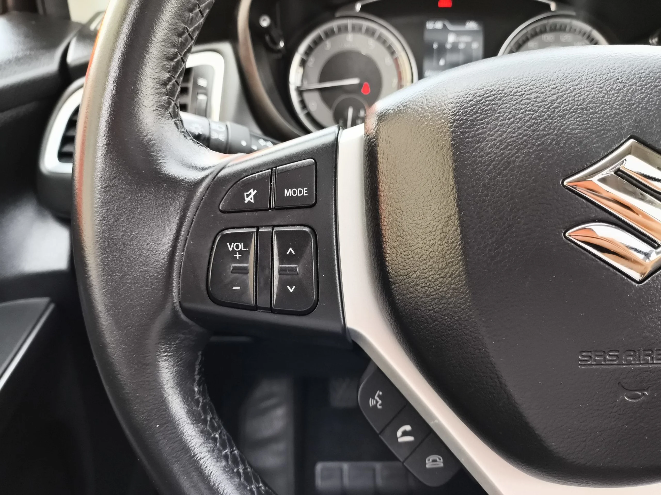 Suzuki S-Cross 1.4T Mild Hybrid S3 95 kW (129 CV) - Foto 14