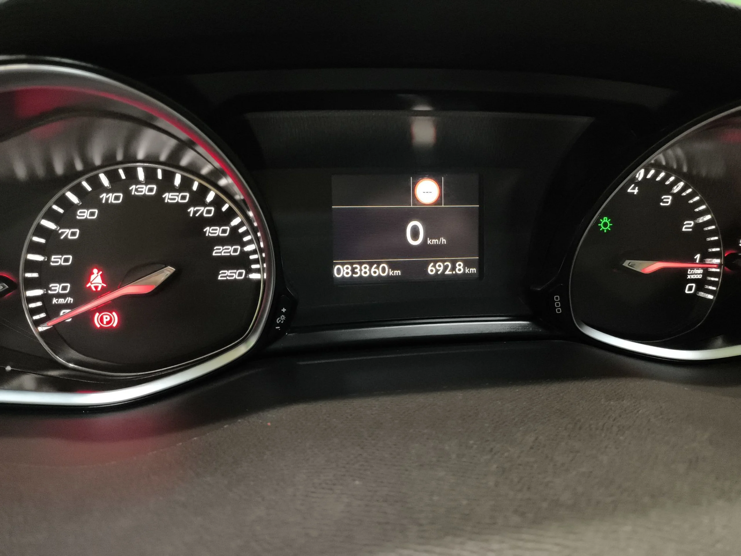 Peugeot 308 SW 1.2 PureTech SANDS Allure 96 kW (130 CV) - Foto 12