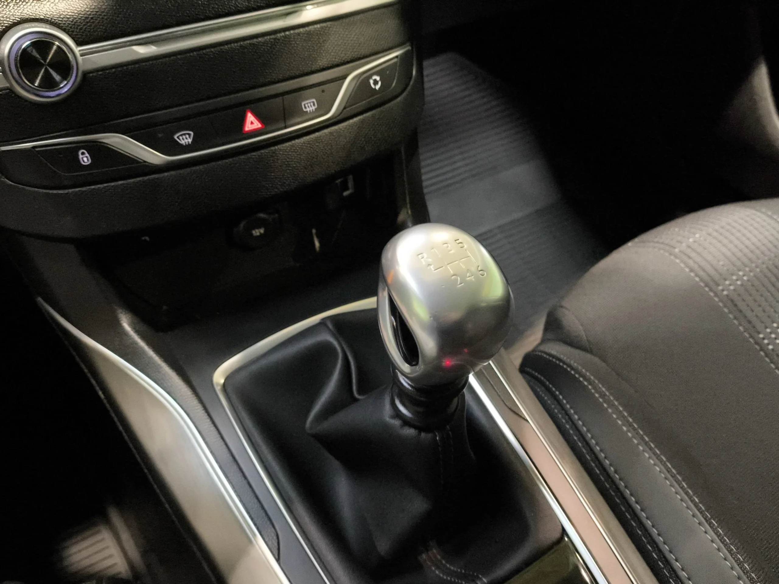 Peugeot 308 SW 1.2 PureTech SANDS Allure 96 kW (130 CV) - Foto 16