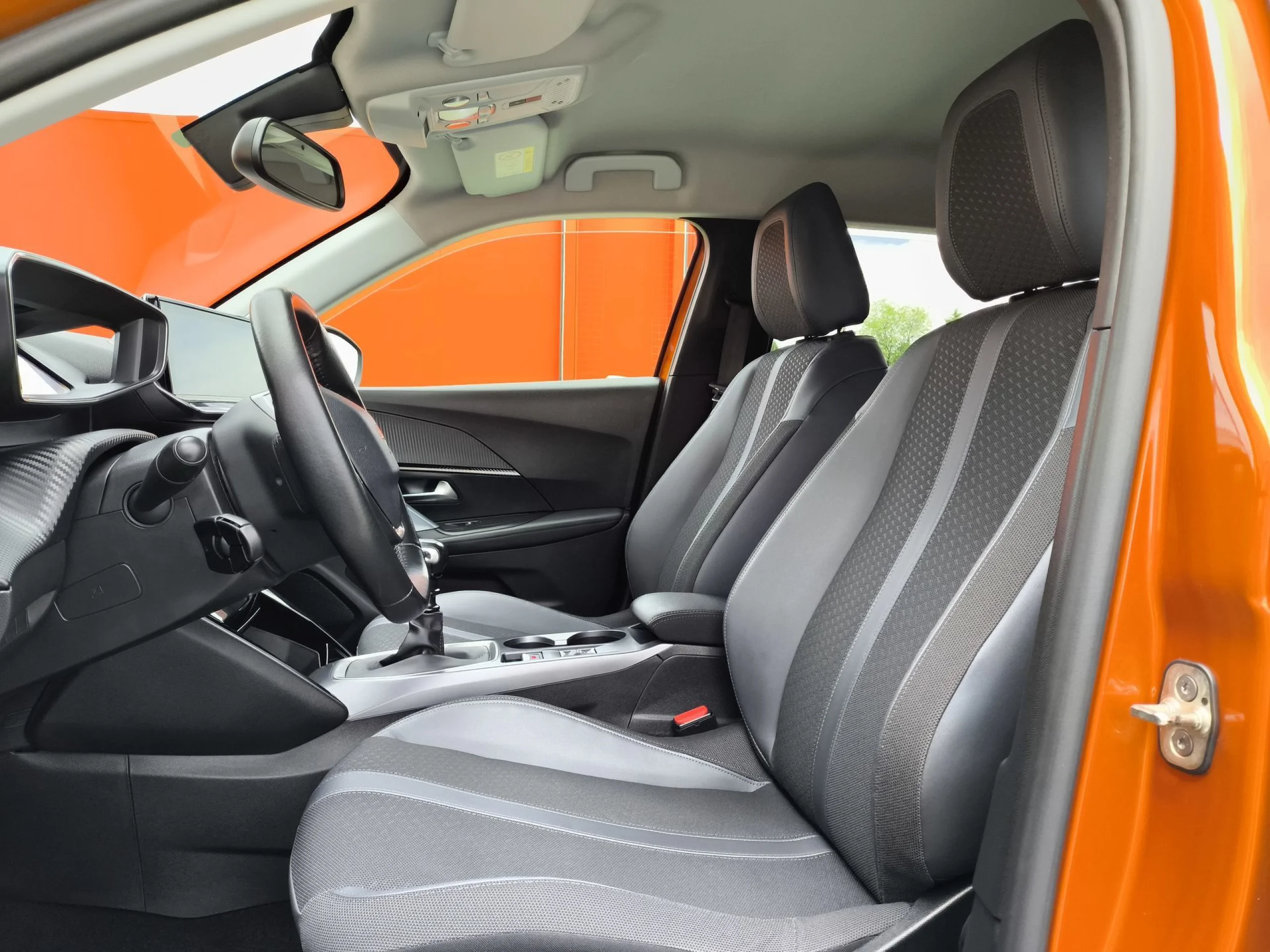 Peugeot 2008 PureTech 130 SANDS Allure 96 kW (130 CV) - Foto 8
