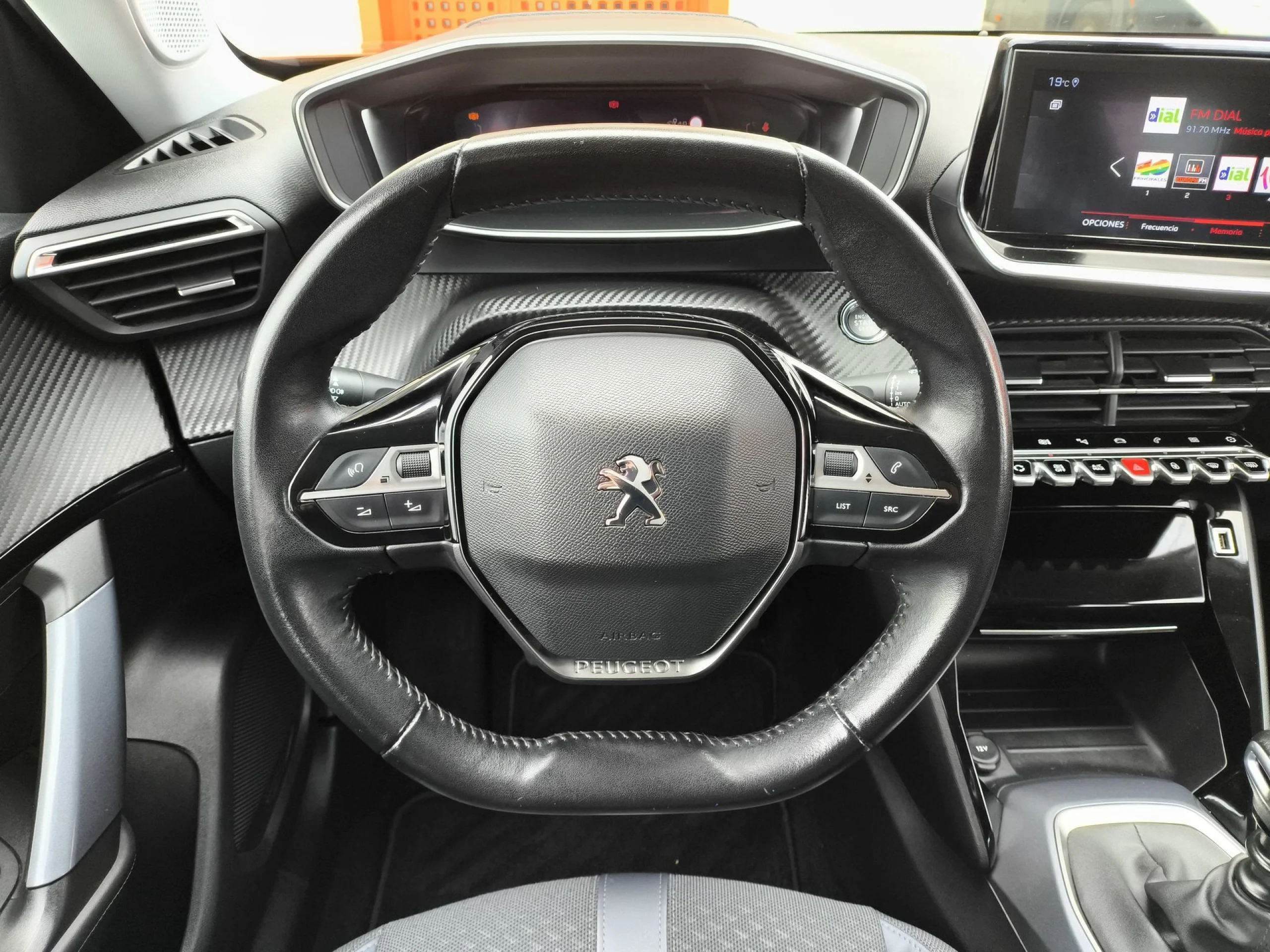 Peugeot 2008 PureTech 130 SANDS Allure 96 kW (130 CV) - Foto 11