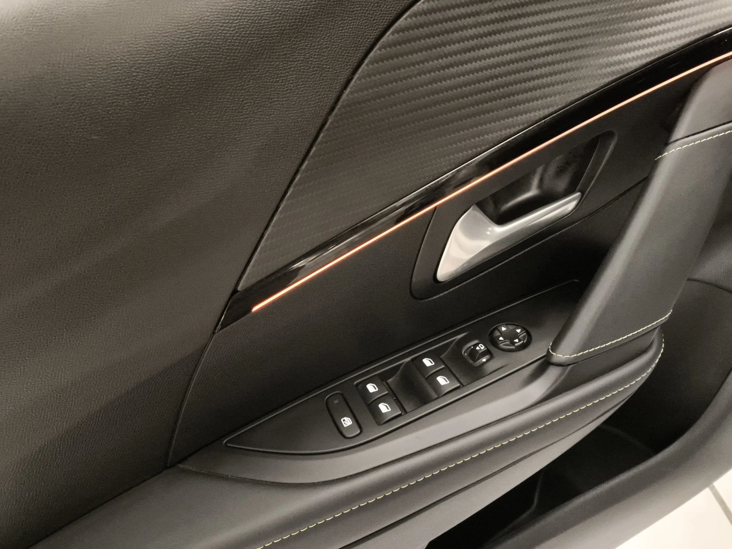 Peugeot 208 PureTech 100 GT EAT8 75 kW (100 CV) - Foto 10
