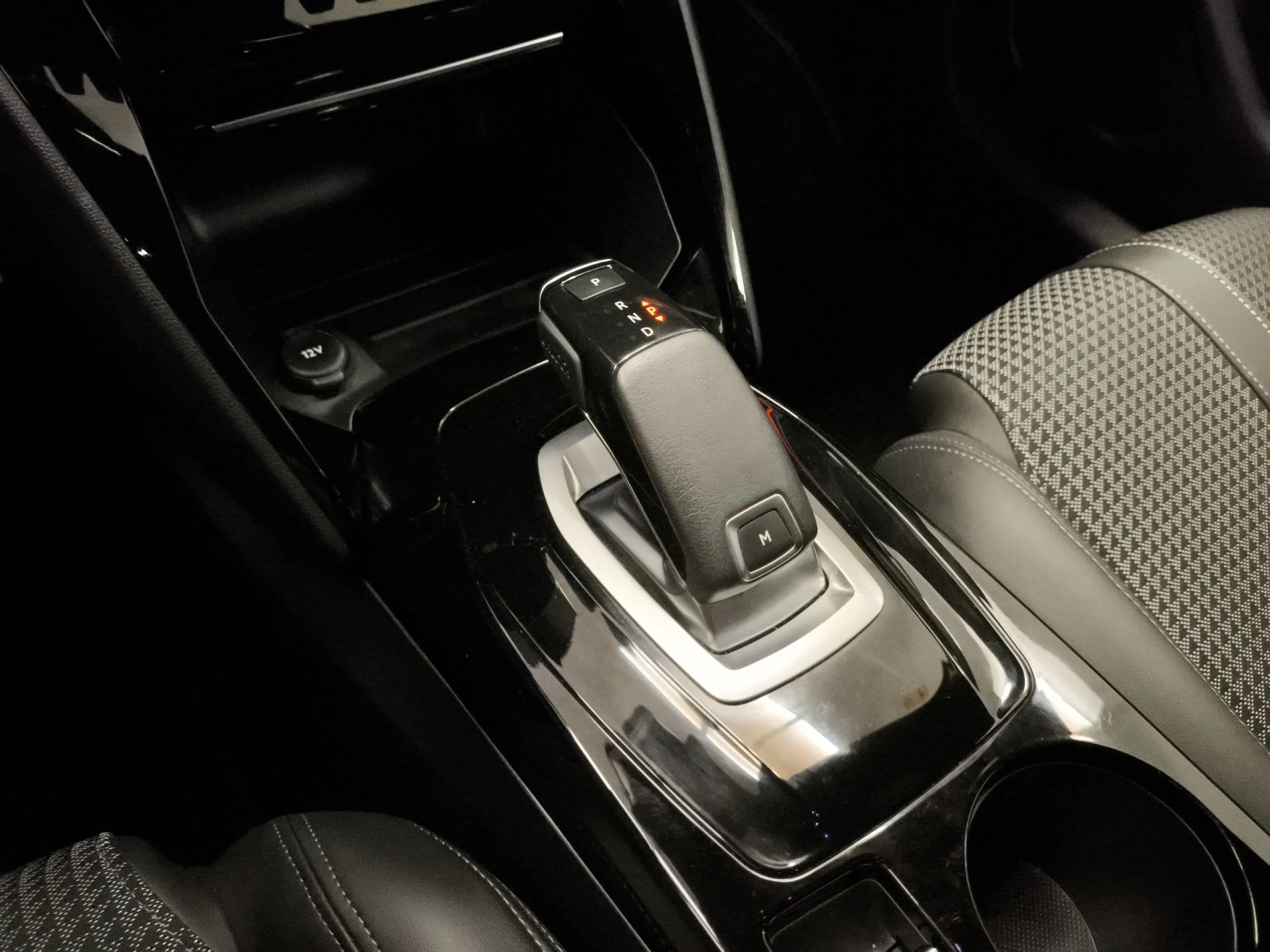 Peugeot 208 PureTech 100 GT EAT8 75 kW (100 CV) - Foto 24