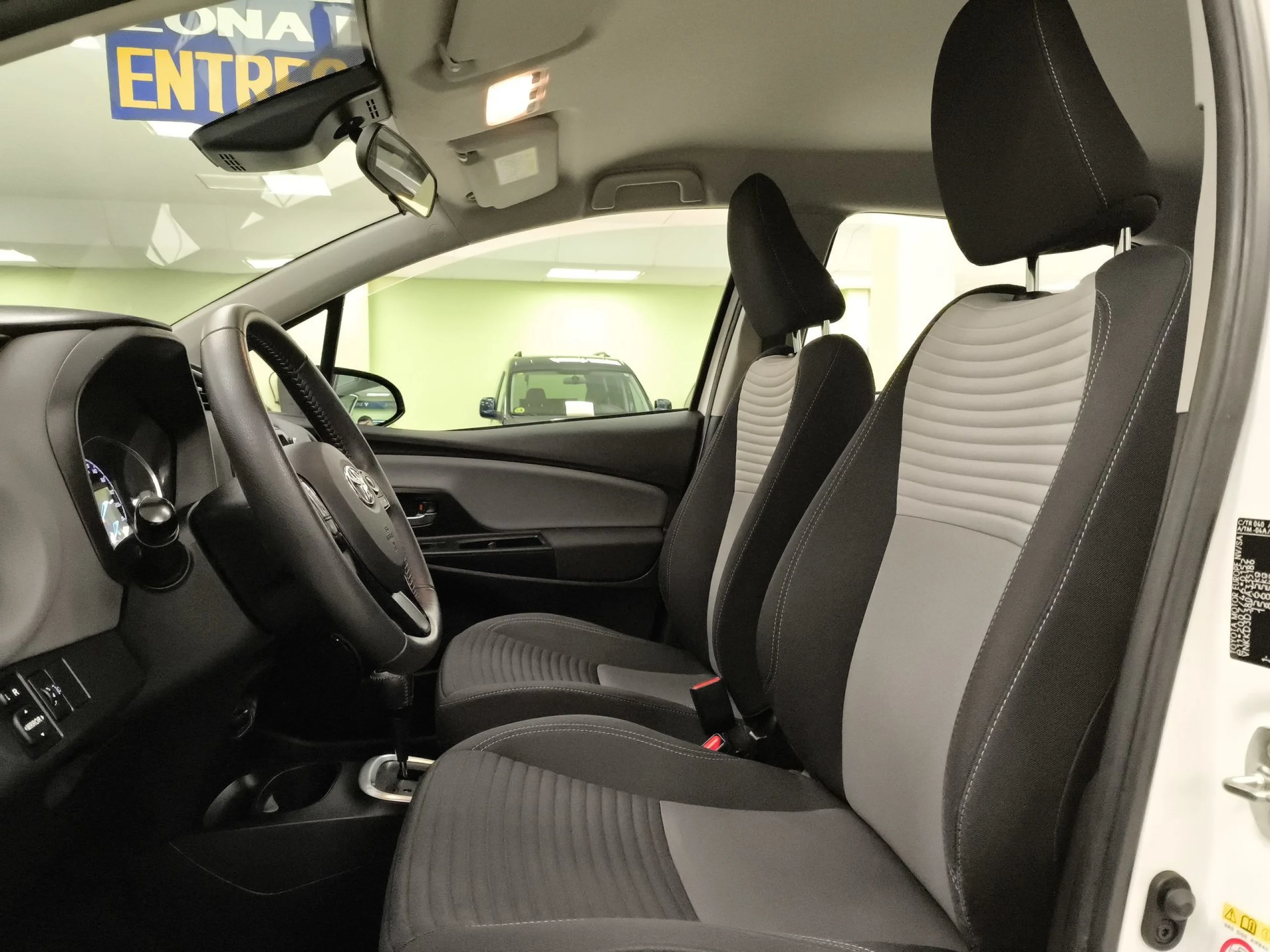Toyota Yaris 1.5 Hybrid Active 74 kW (100 CV) - Foto 8