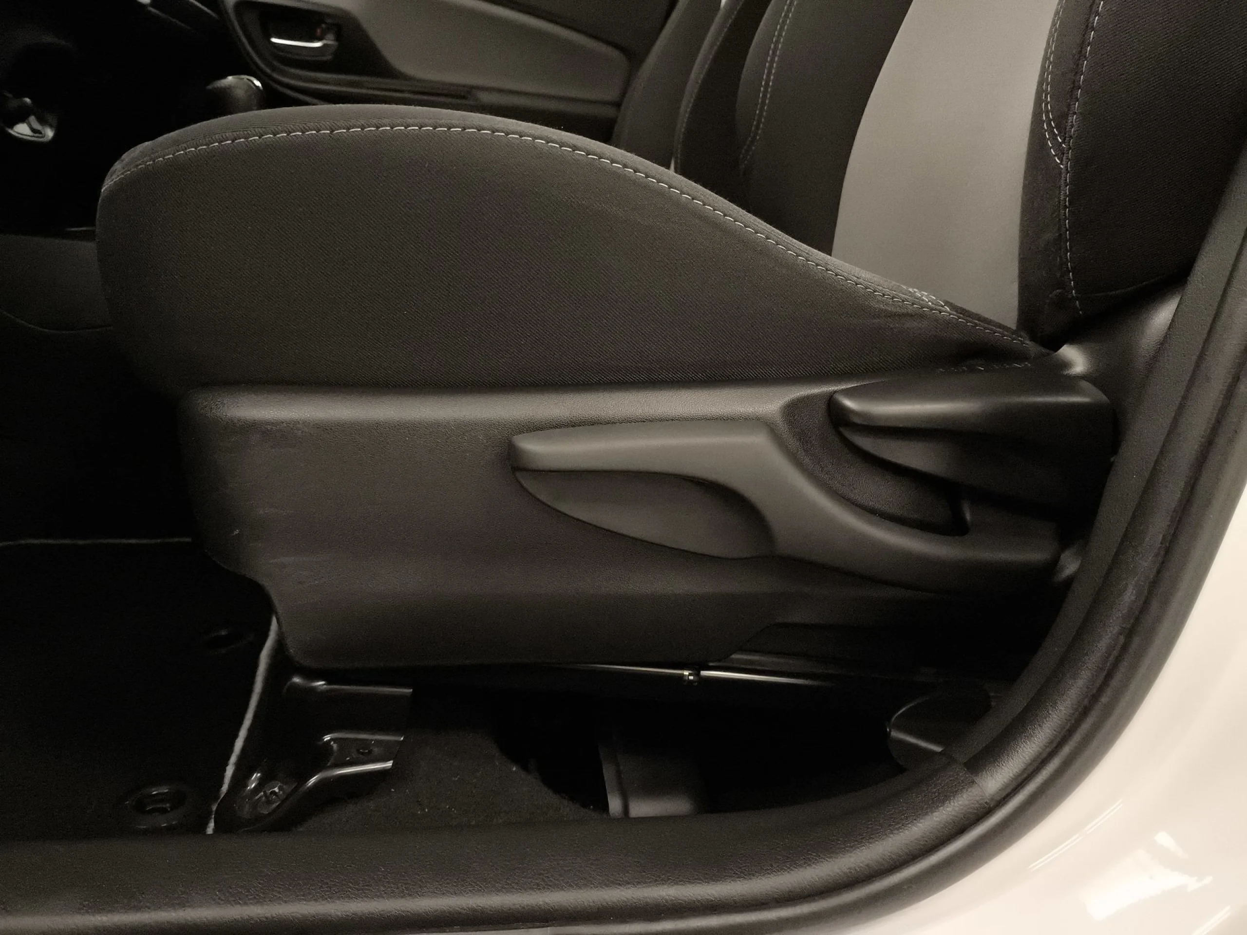 Toyota Yaris 1.5 Hybrid Active 74 kW (100 CV) - Foto 9