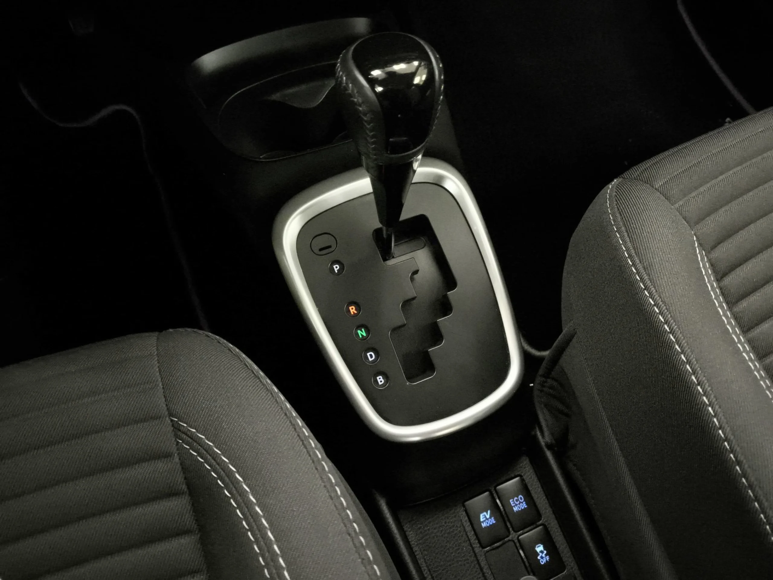 Toyota Yaris 1.5 Hybrid Active 74 kW (100 CV) - Foto 17