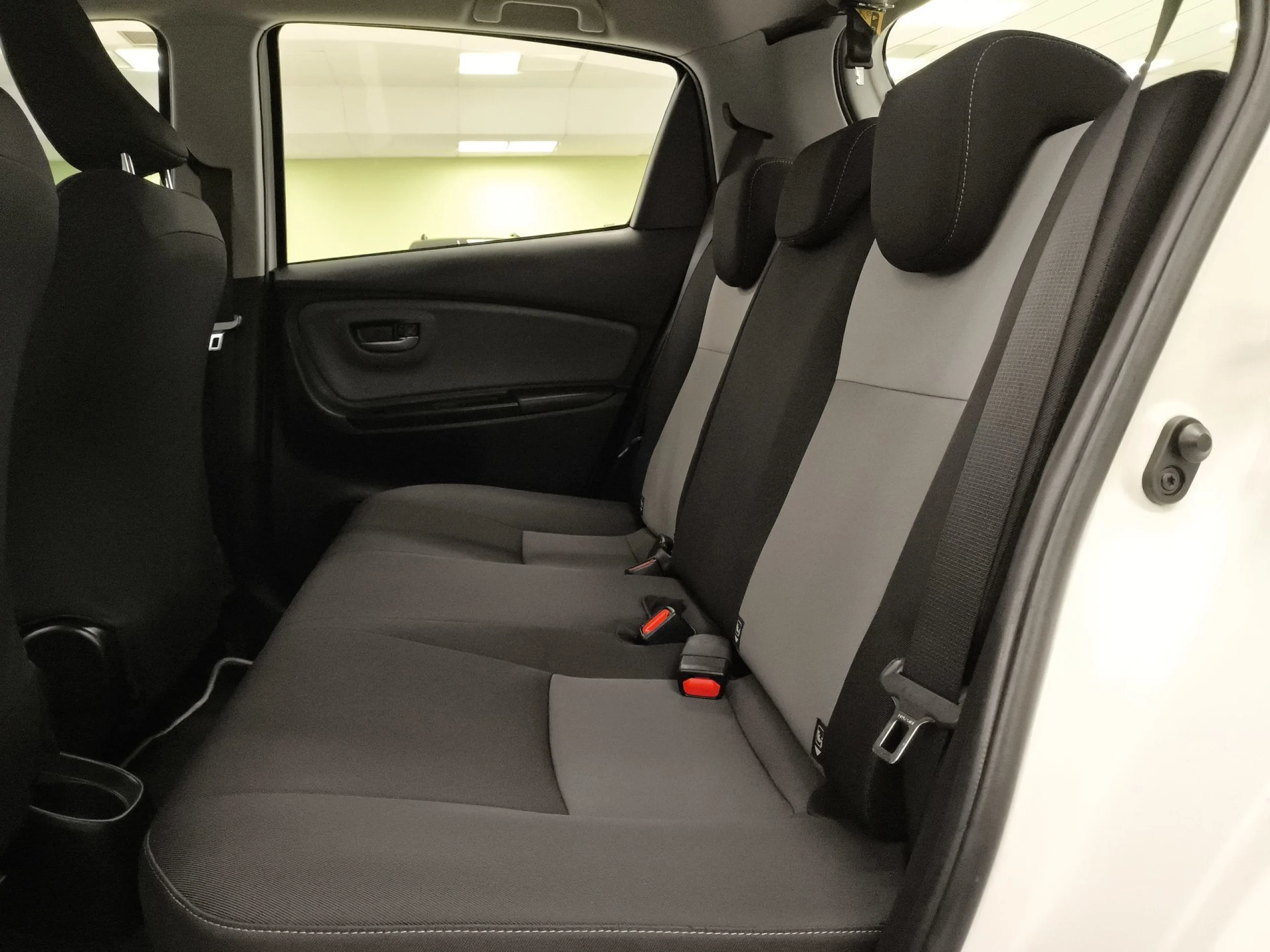 Toyota Yaris 1.5 Hybrid Active 74 kW (100 CV) - Foto 19
