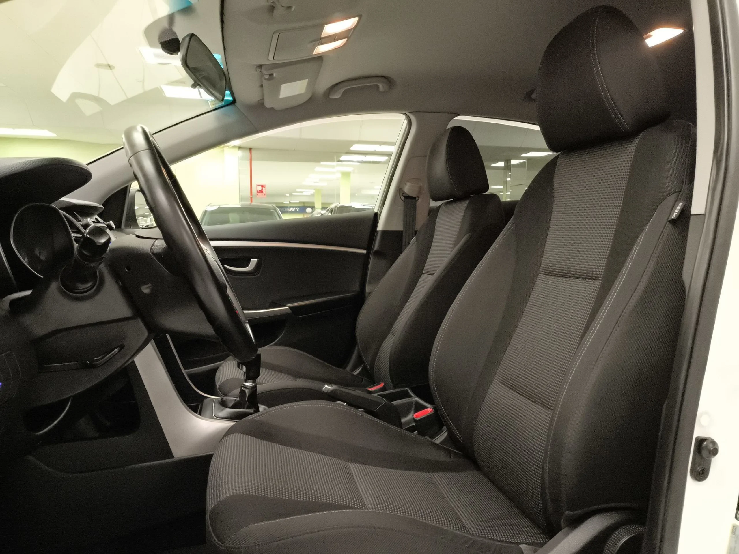 Hyundai I30 1.4 CRDI Klass 66 kW (90 CV) - Foto 8