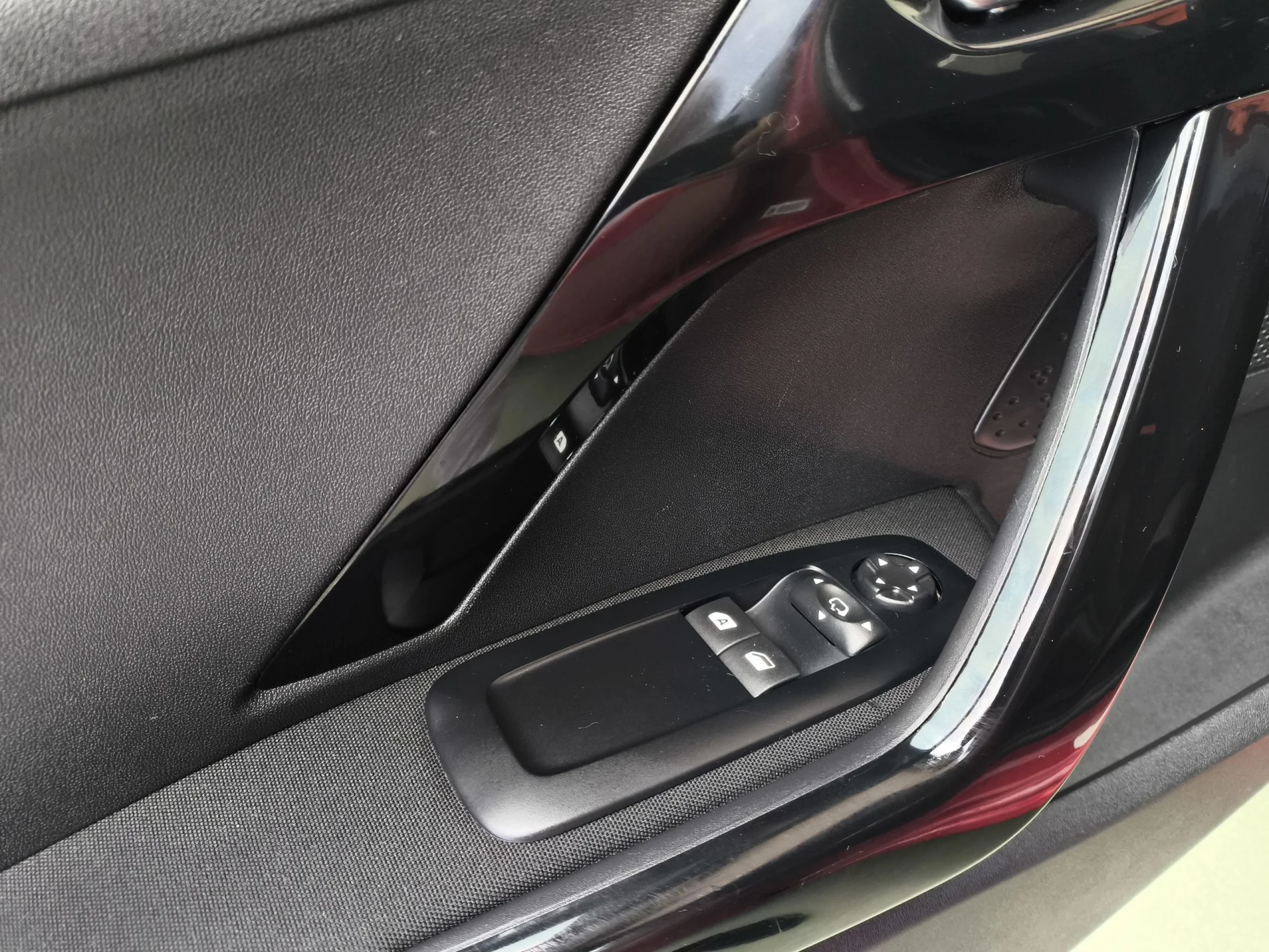 Peugeot 208 PureTech Signature 60 kW (82 CV) - Foto 13