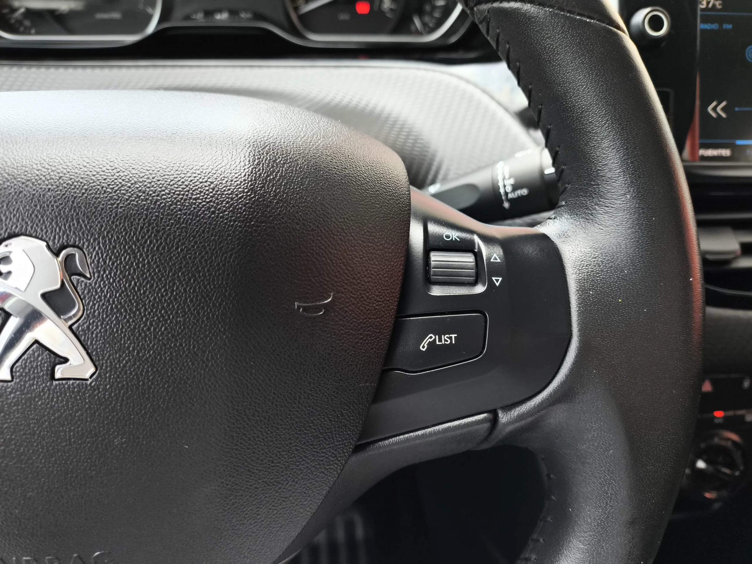 Peugeot 208 PureTech Signature 60 kW (82 CV) - Foto 18
