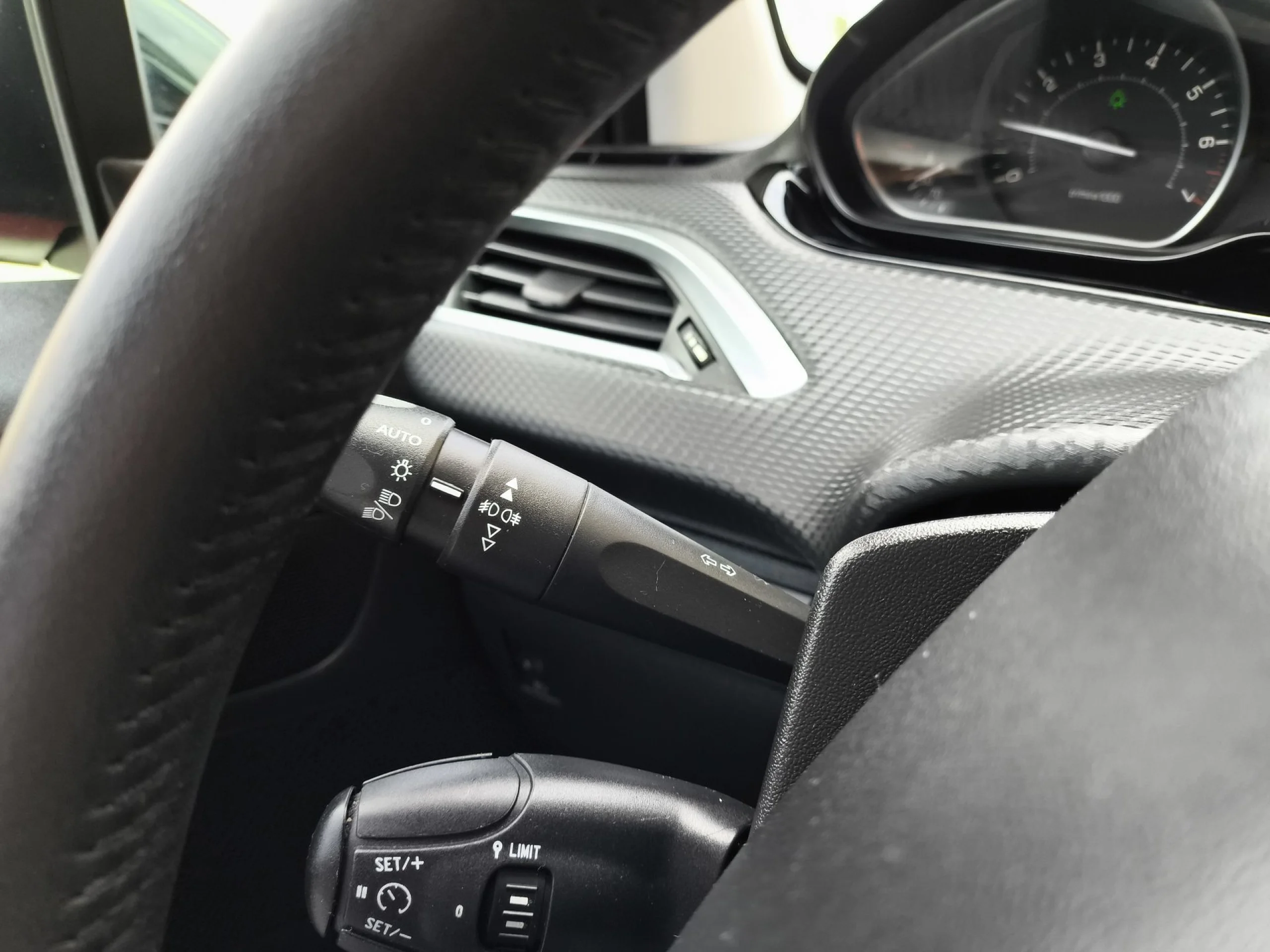 Peugeot 208 PureTech Signature 60 kW (82 CV) - Foto 19