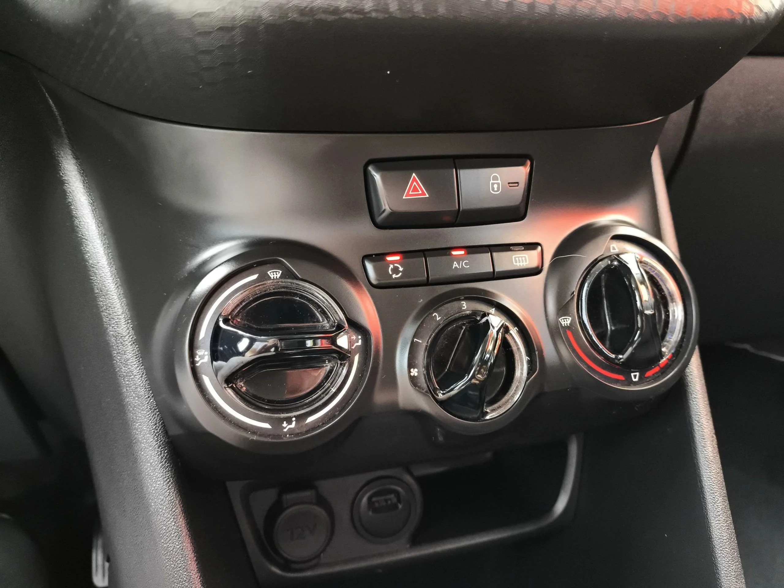 Peugeot 208 PureTech Signature 60 kW (82 CV) - Foto 24