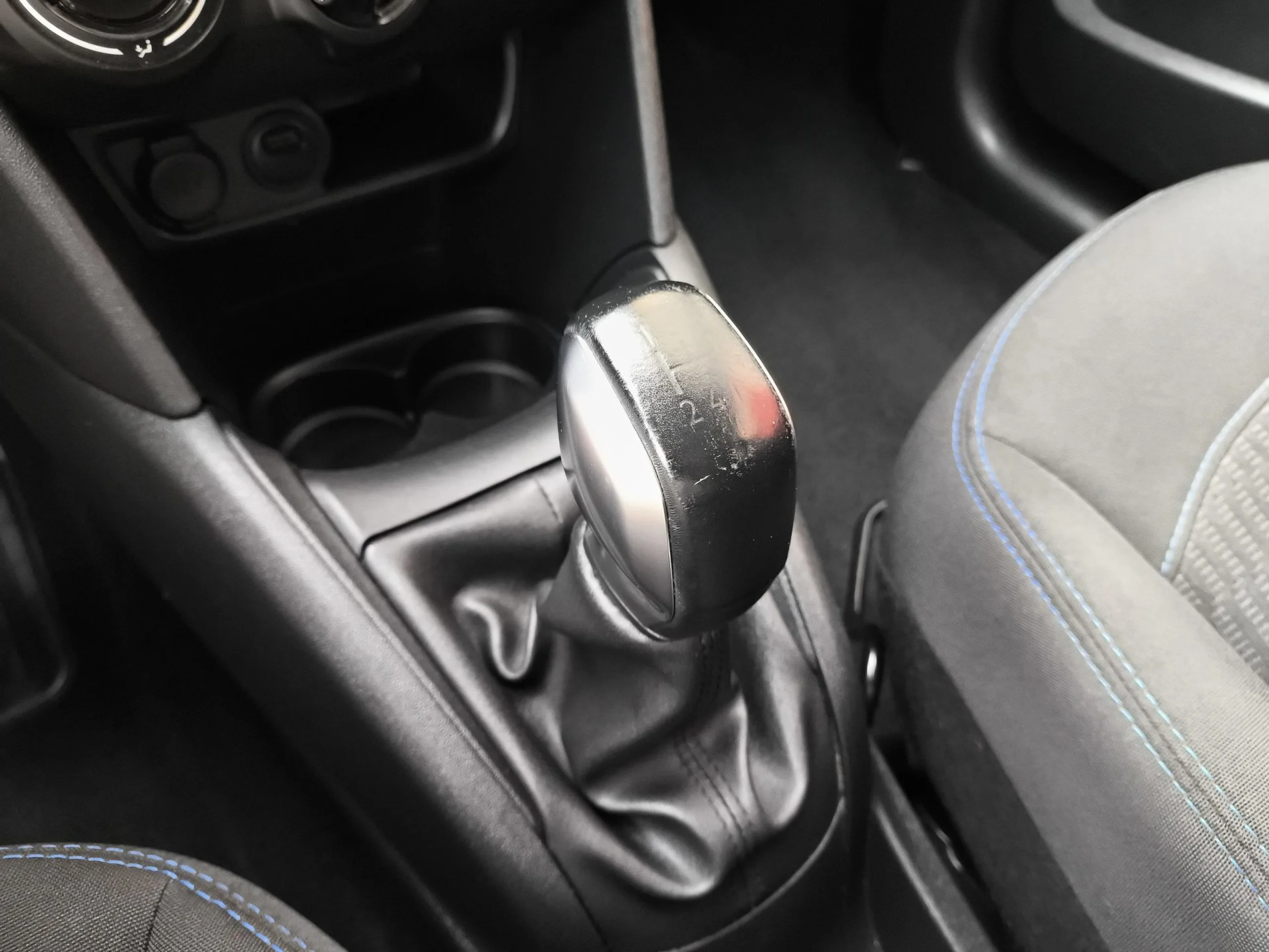 Peugeot 208 PureTech Signature 60 kW (82 CV) - Foto 25