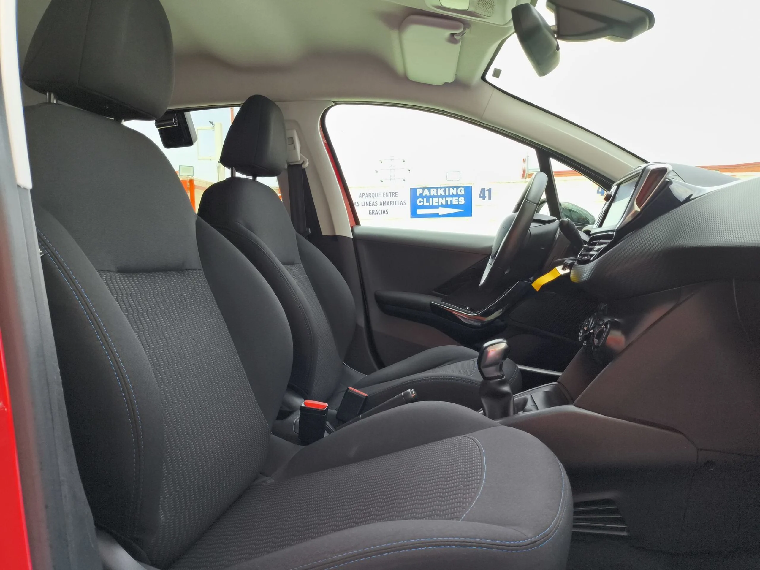 Peugeot 208 PureTech Signature 60 kW (82 CV) - Foto 30