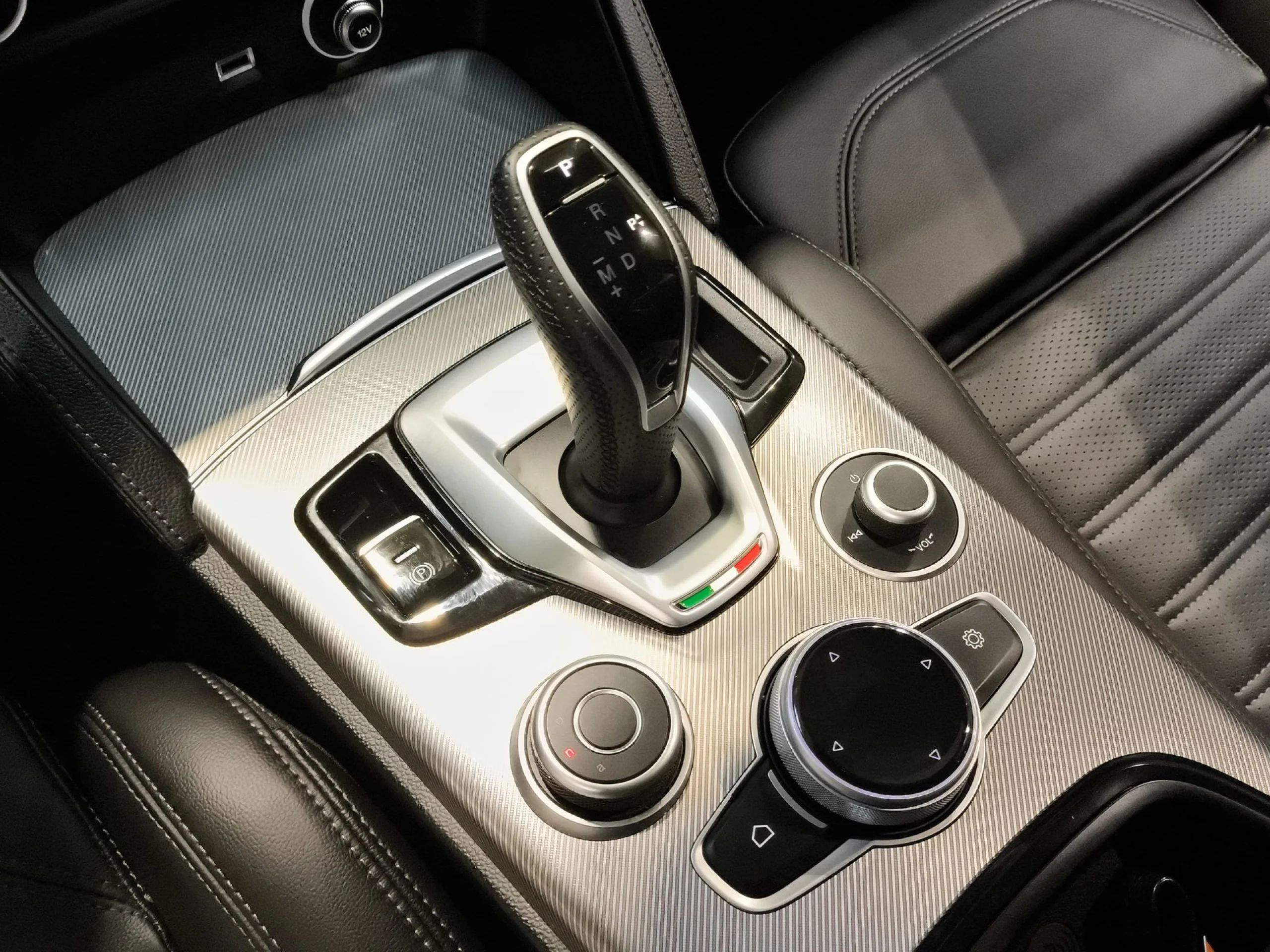 Alfa Romeo Stelvio 2.2 Diésel Veloce Q4 Auto 154 kW (210 CV) - Foto 17