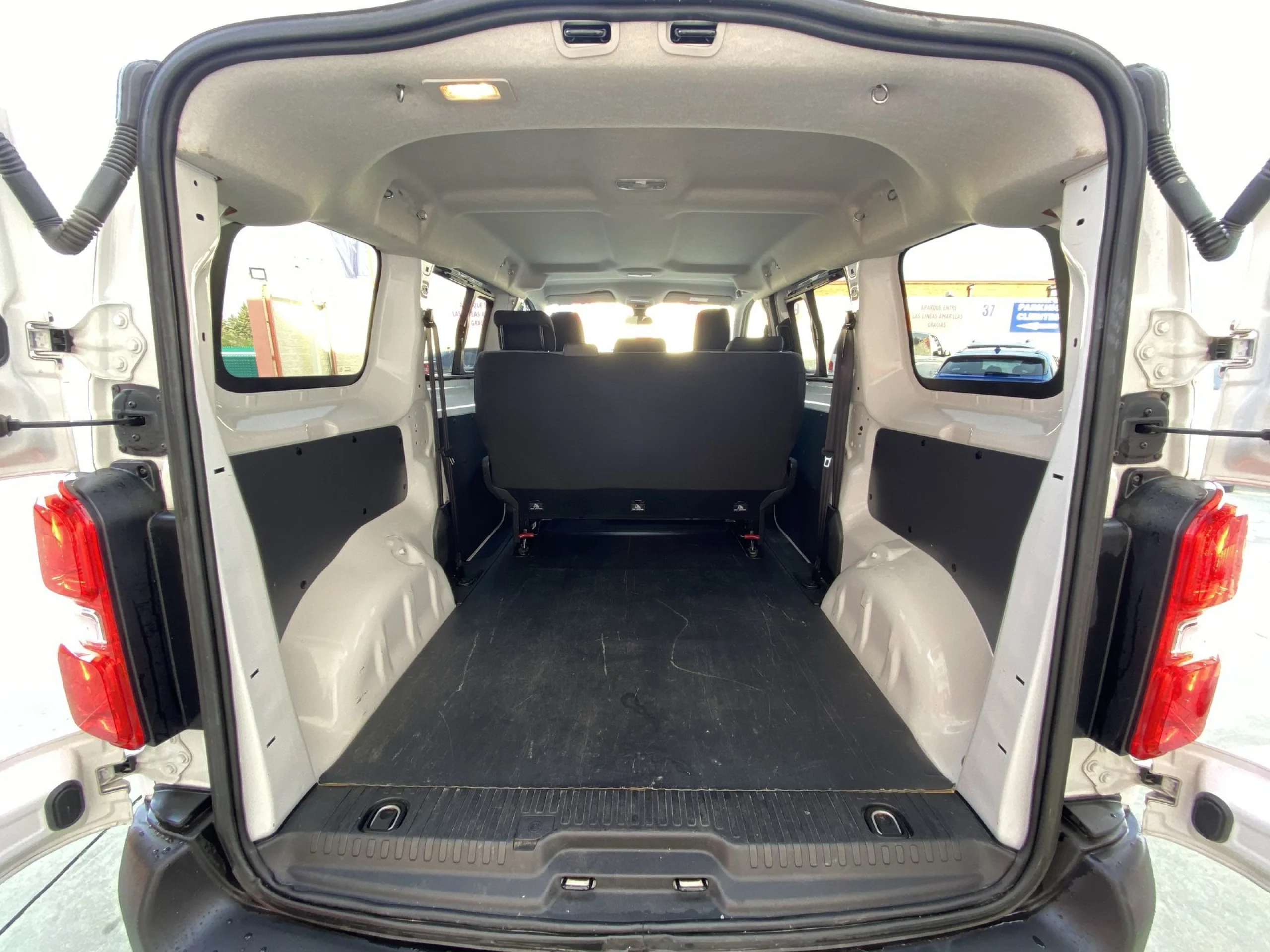 Citroen Jumpy Combi BlueHDi 115 Confort Talla M 85 kW (115 CV) - Foto 19