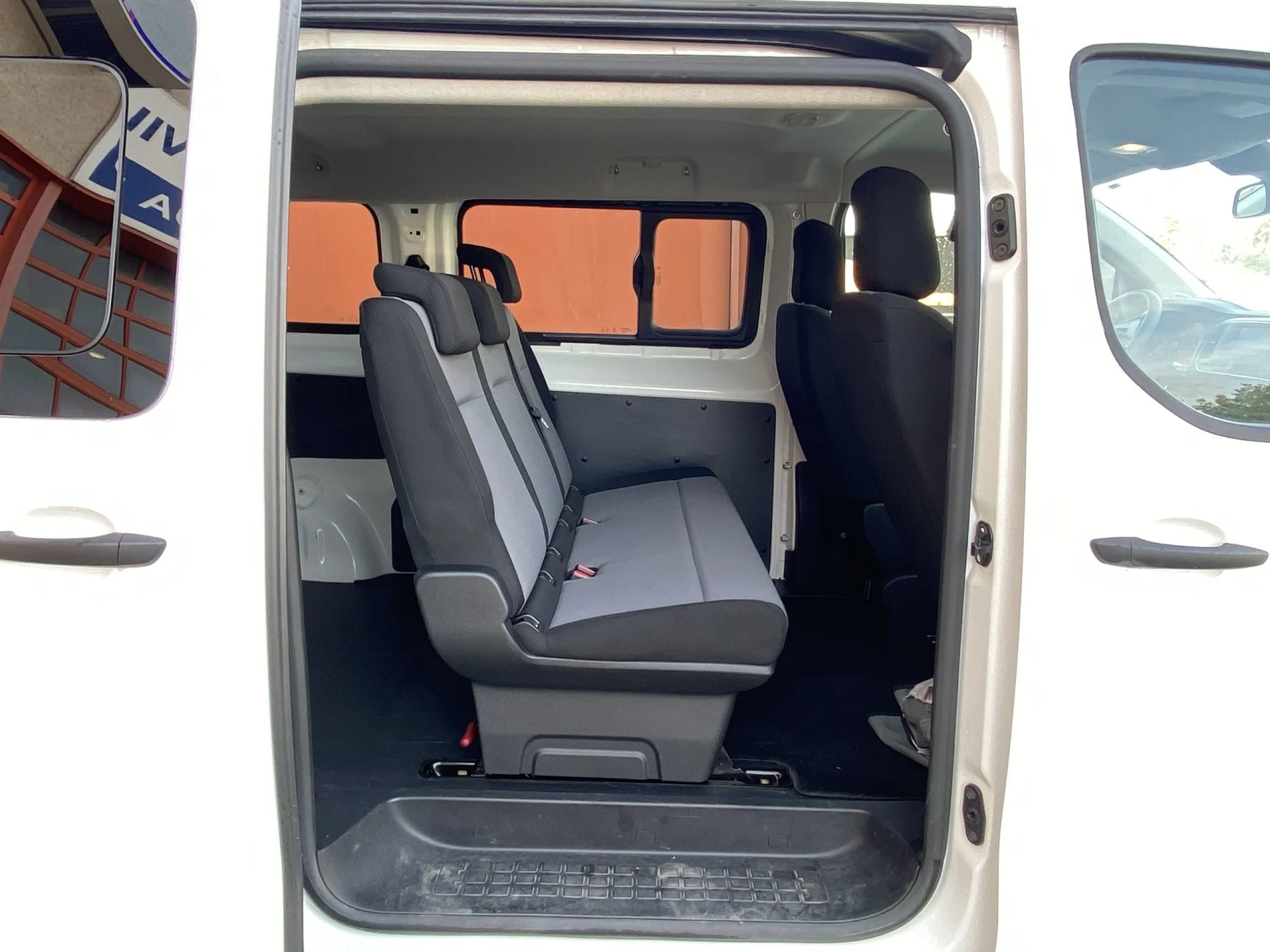 Citroen Jumpy Combi BlueHDi 115 Confort Talla M 85 kW (115 CV) - Foto 22