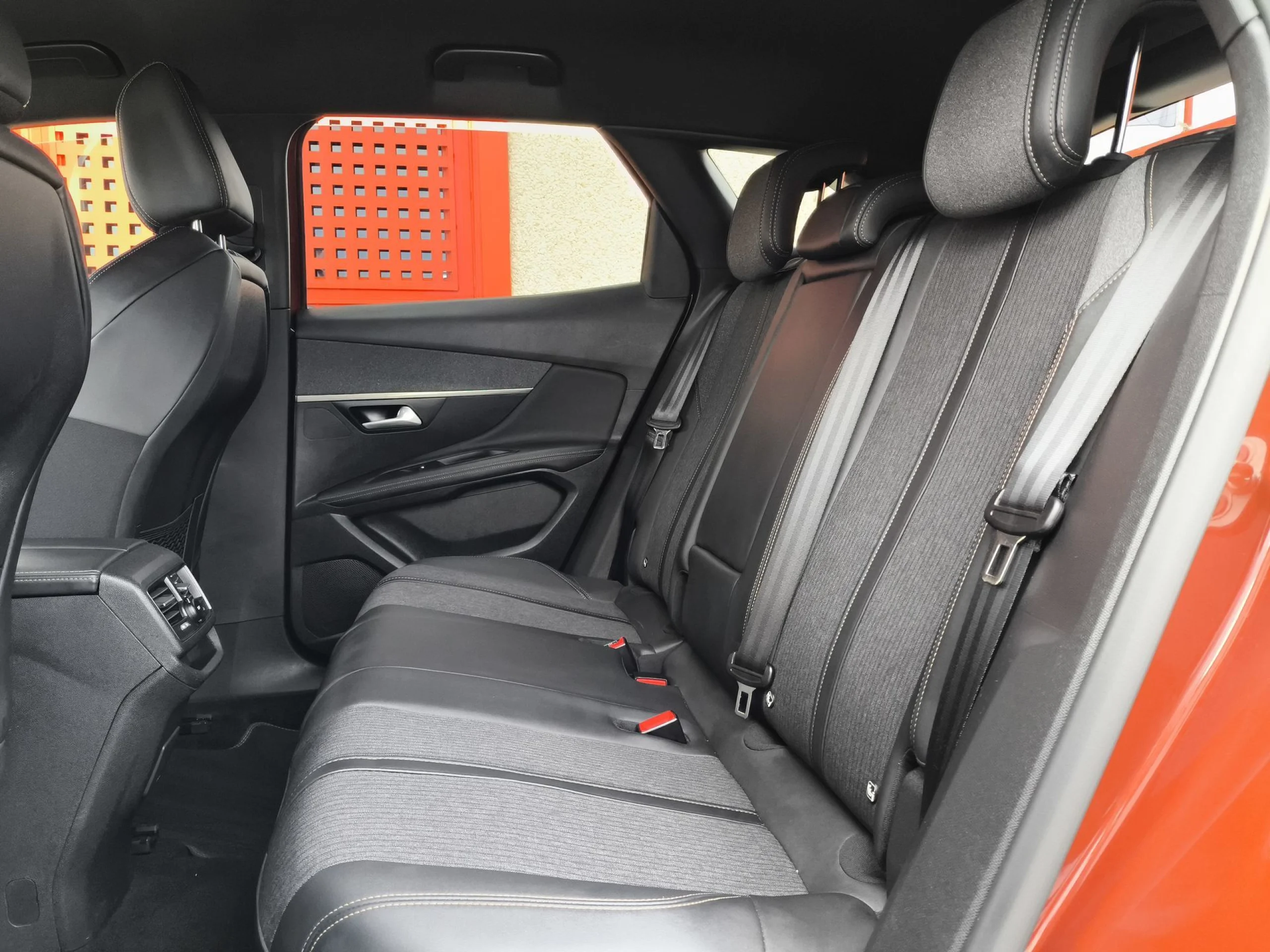 Peugeot 3008 PureTech 130 SANDS GT Line EAT8 96 kW (130 CV) - Foto 26