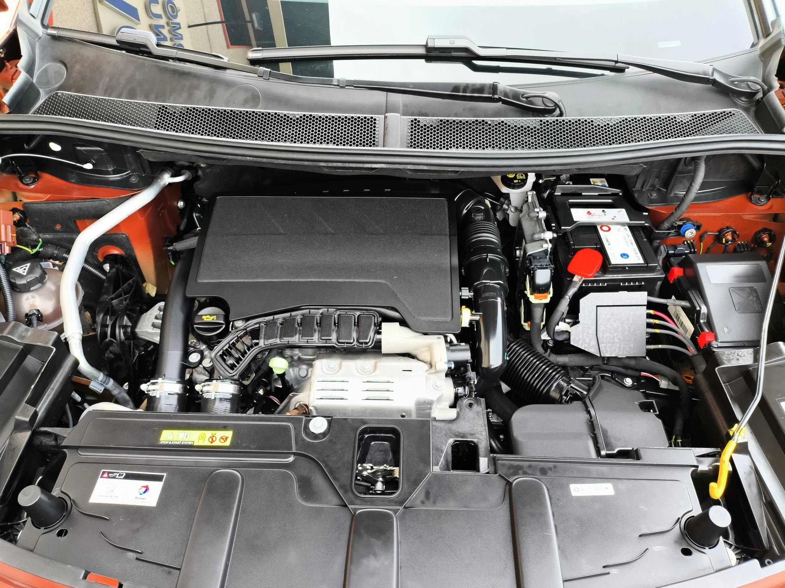 Peugeot 3008 PureTech 130 SANDS GT Line EAT8 96 kW (130 CV) - Foto 31