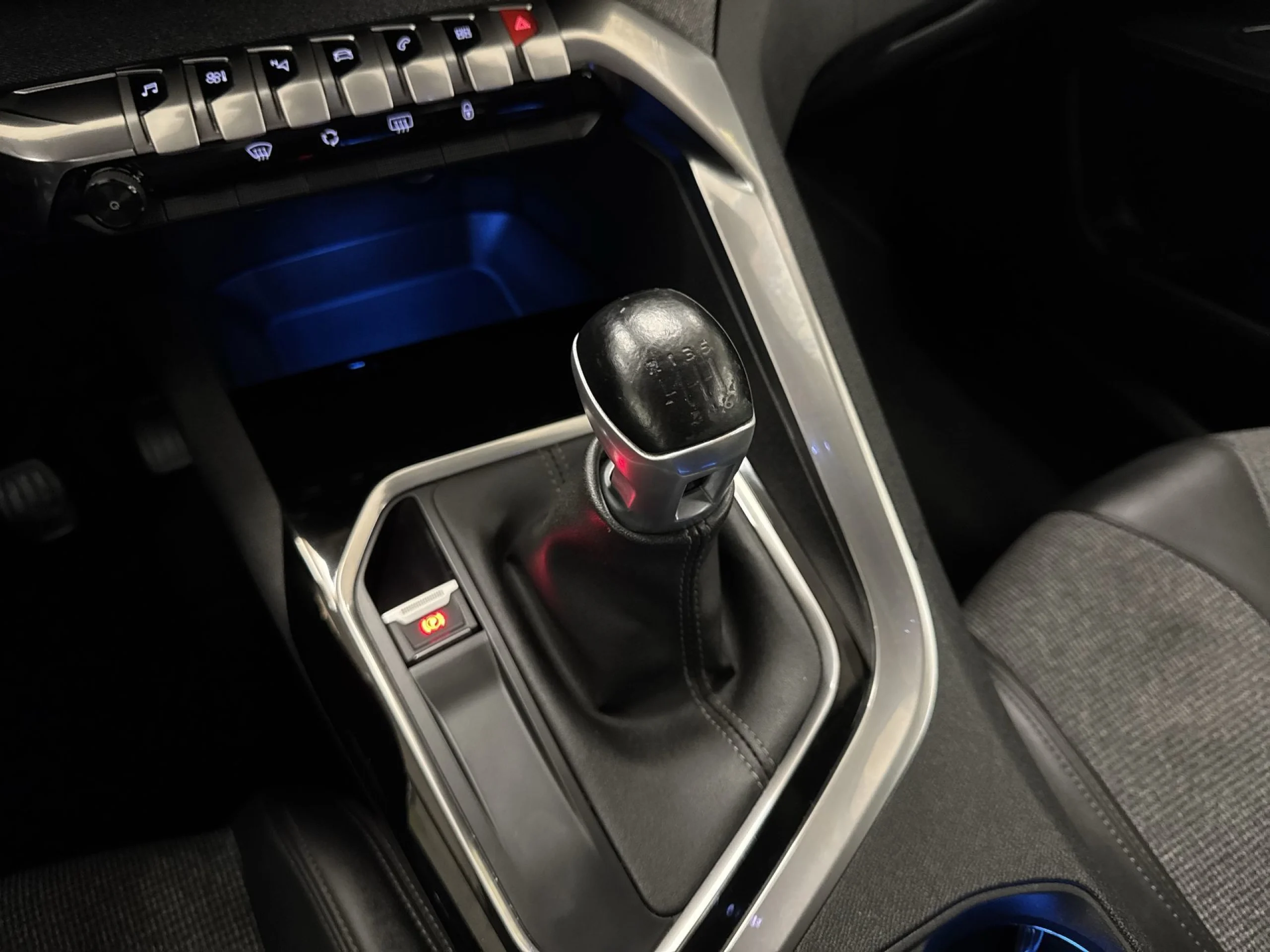 Peugeot 3008 PureTech 130 SANDS Allure 96 kW (130 CV) - Foto 20