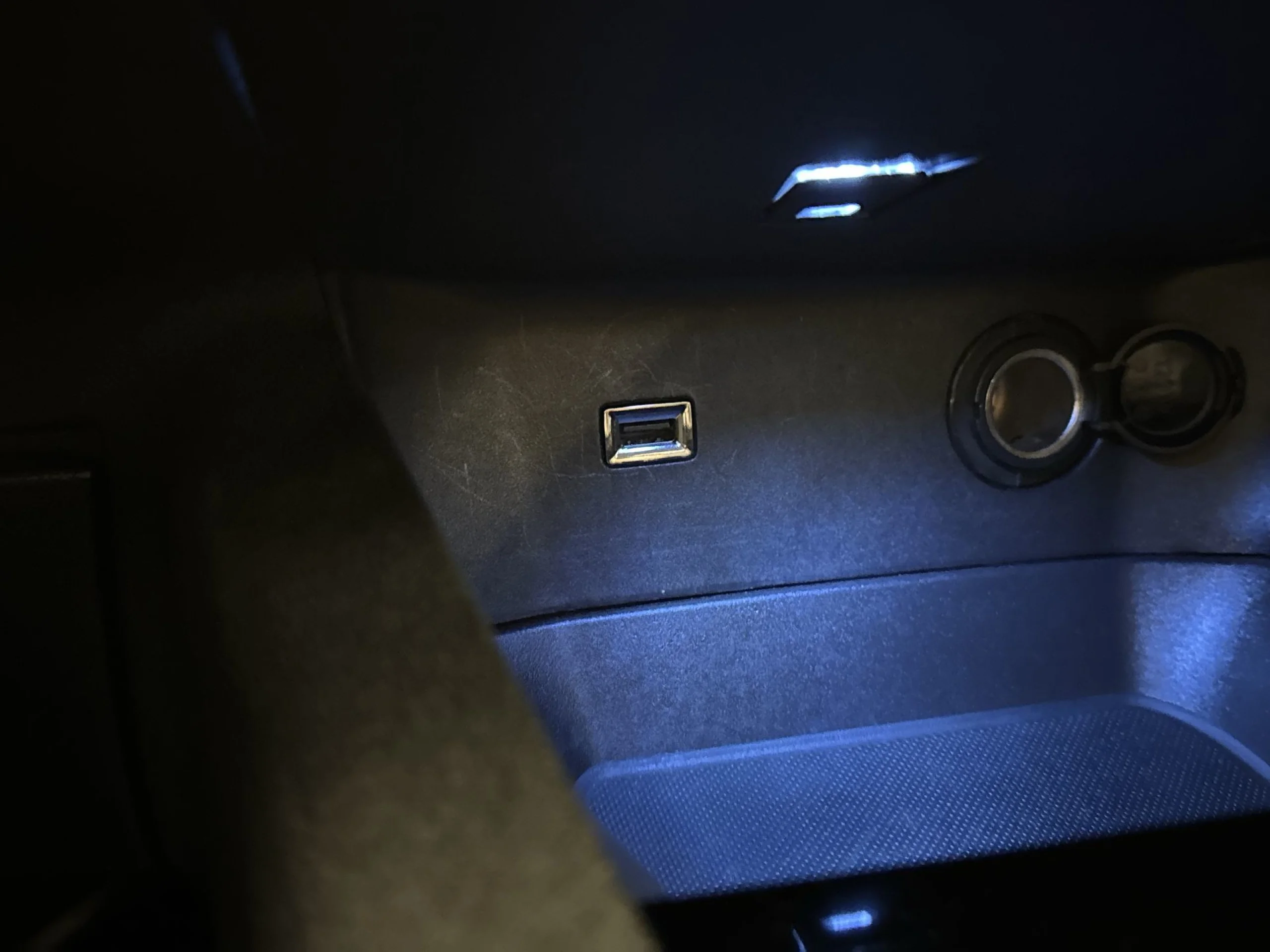 Peugeot 3008 PureTech 130 SANDS Allure 96 kW (130 CV) - Foto 21