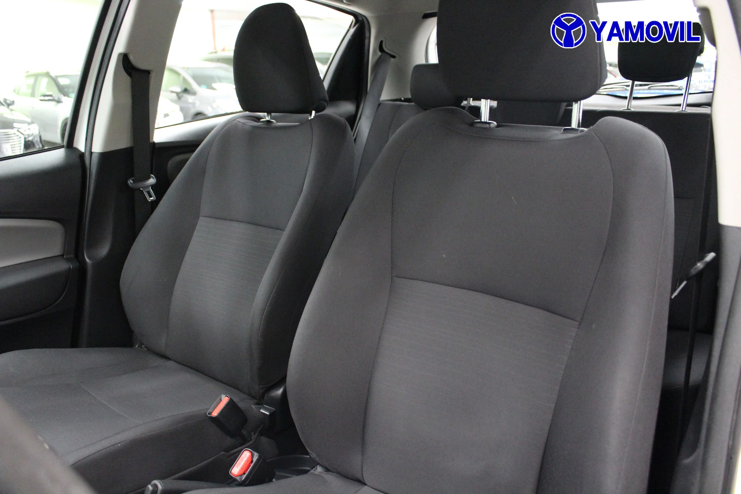 Toyota Yaris 70 City 51 kW (69 CV) - Foto 12