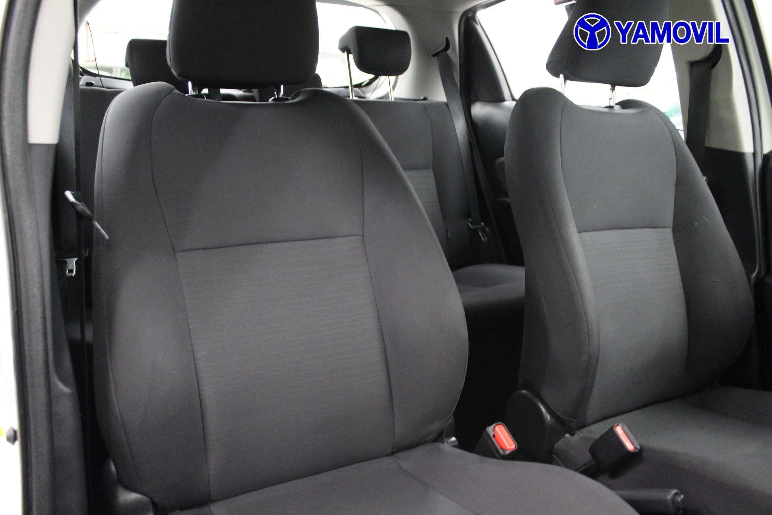 Toyota Yaris 70 City 51 kW (69 CV) - Foto 16