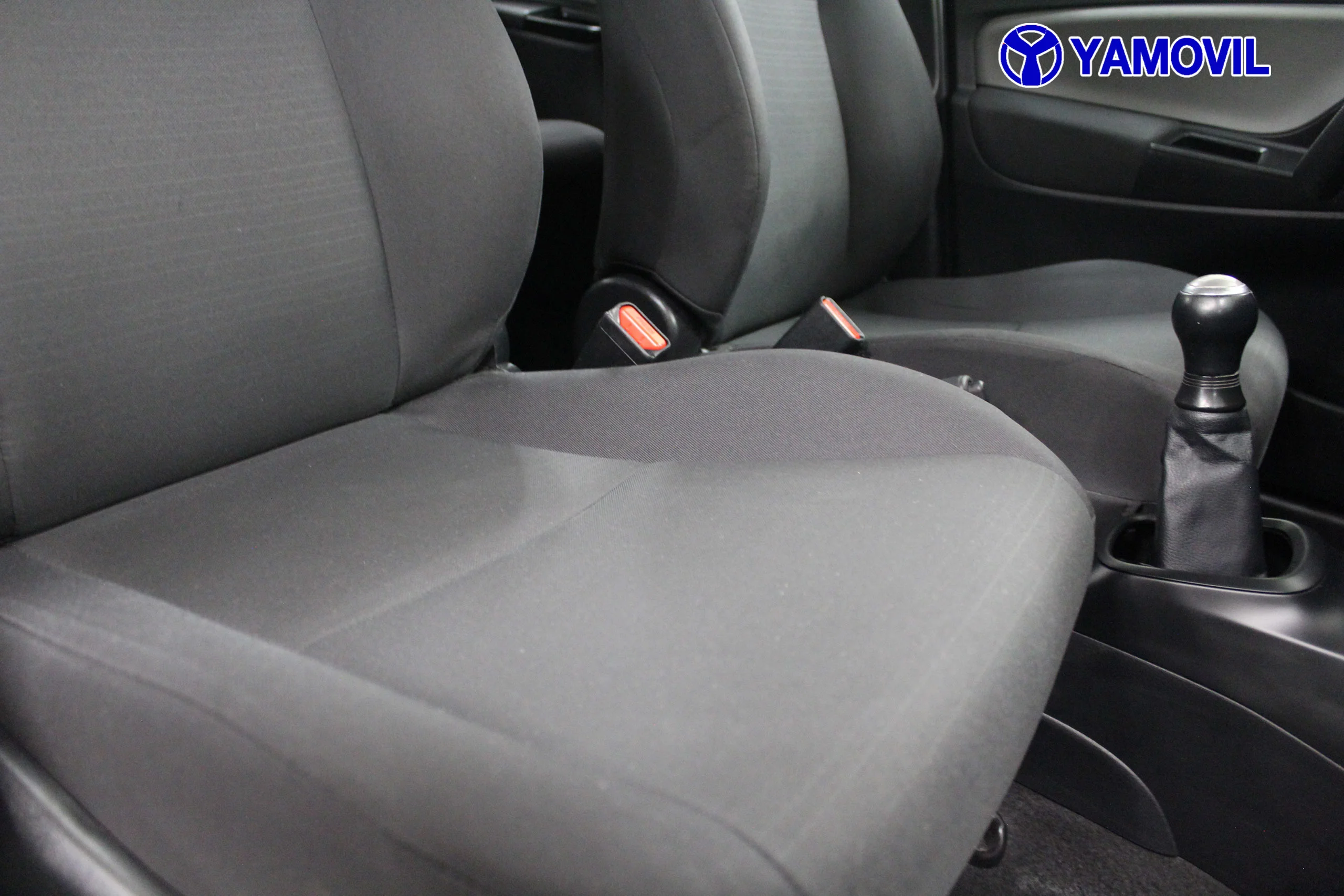 Toyota Yaris 70 City 51 kW (69 CV) - Foto 17