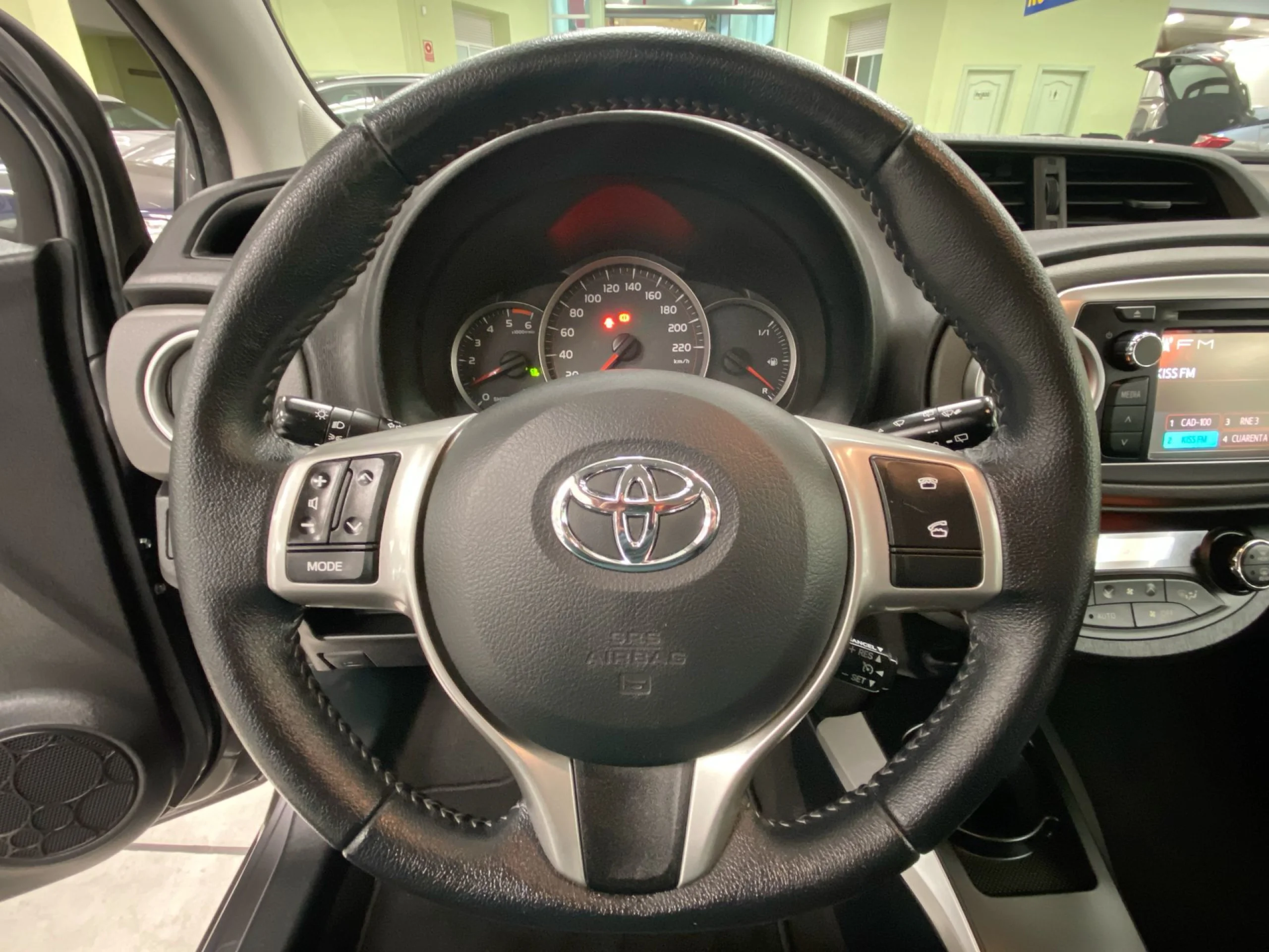 Toyota Yaris 90D Active 66 kW (90 CV) - Foto 11
