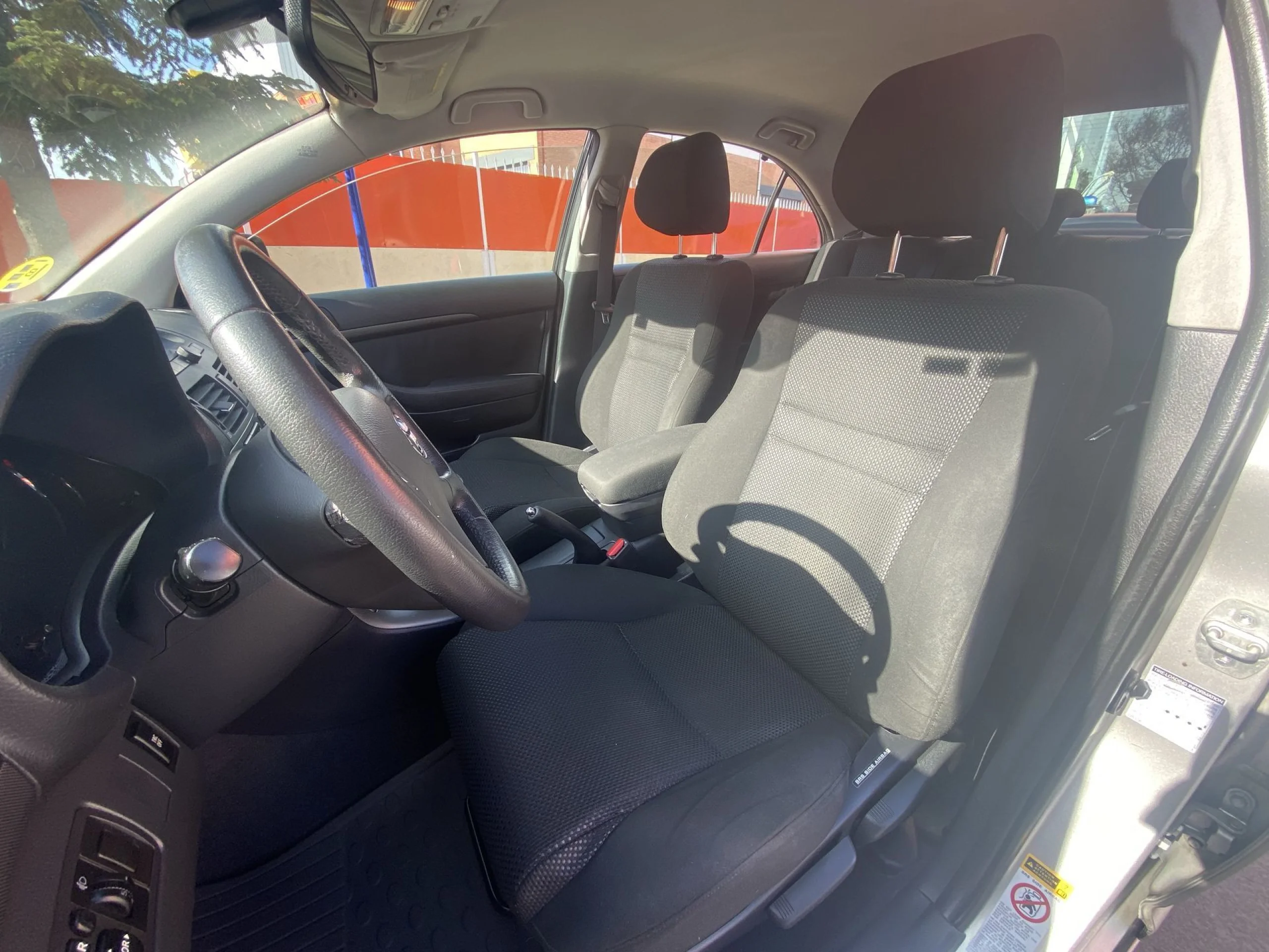 Toyota Avensis 1.8 VVT-I Sol 95 kW (129 CV) - Foto 8