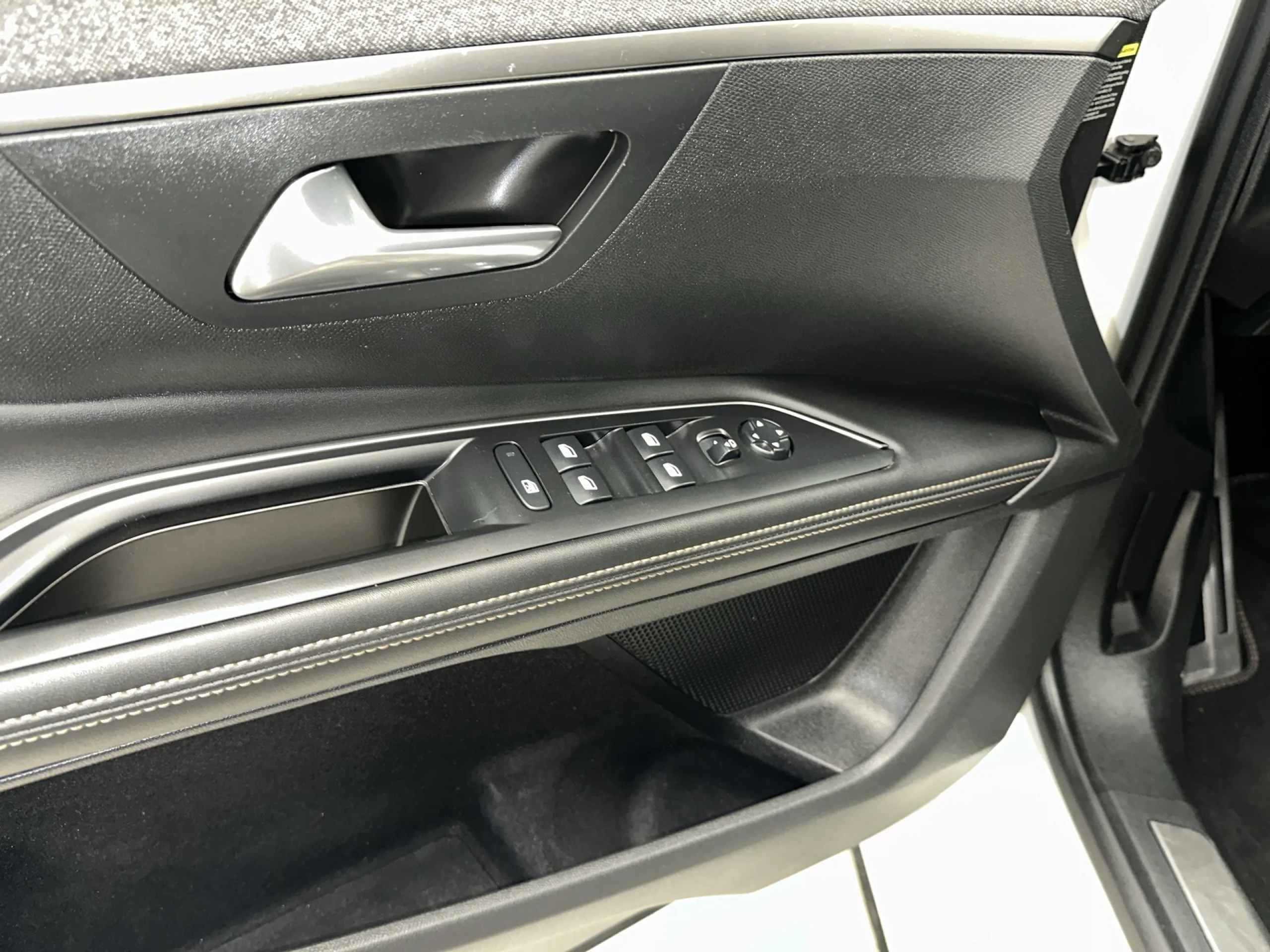 Peugeot 5008 SUV 1.2L PureTech SANDS GT Line 96 kW (130 CV) - Foto 9