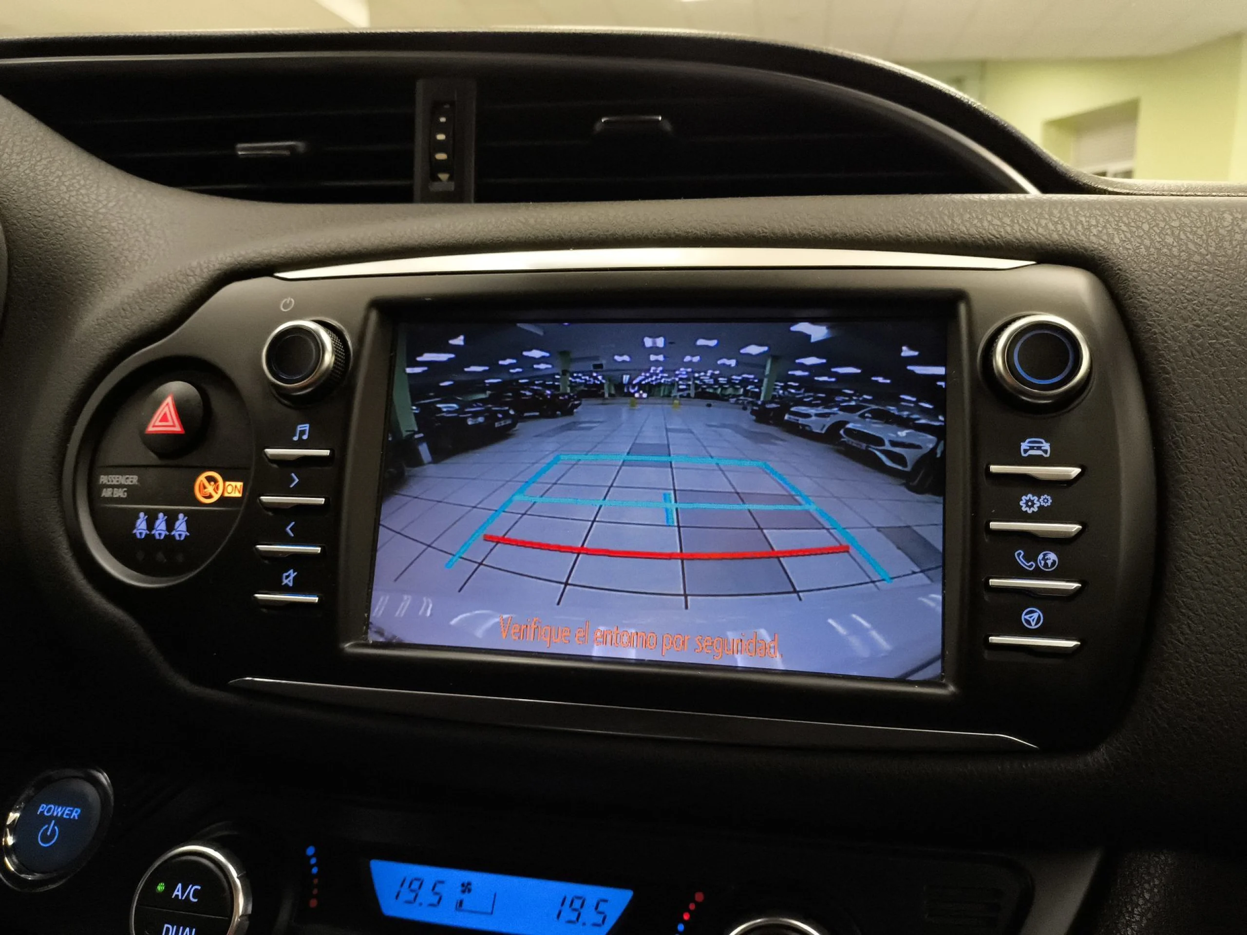 Toyota Yaris 1.5 Hybrid Advance 74 kW (100 CV) - Foto 20