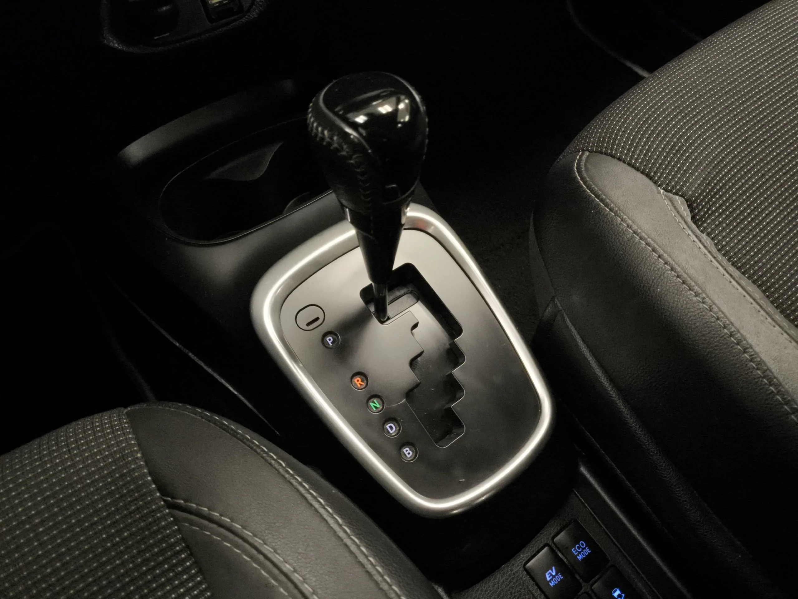 Toyota Yaris 1.5 Hybrid Advance 74 kW (100 CV) - Foto 22