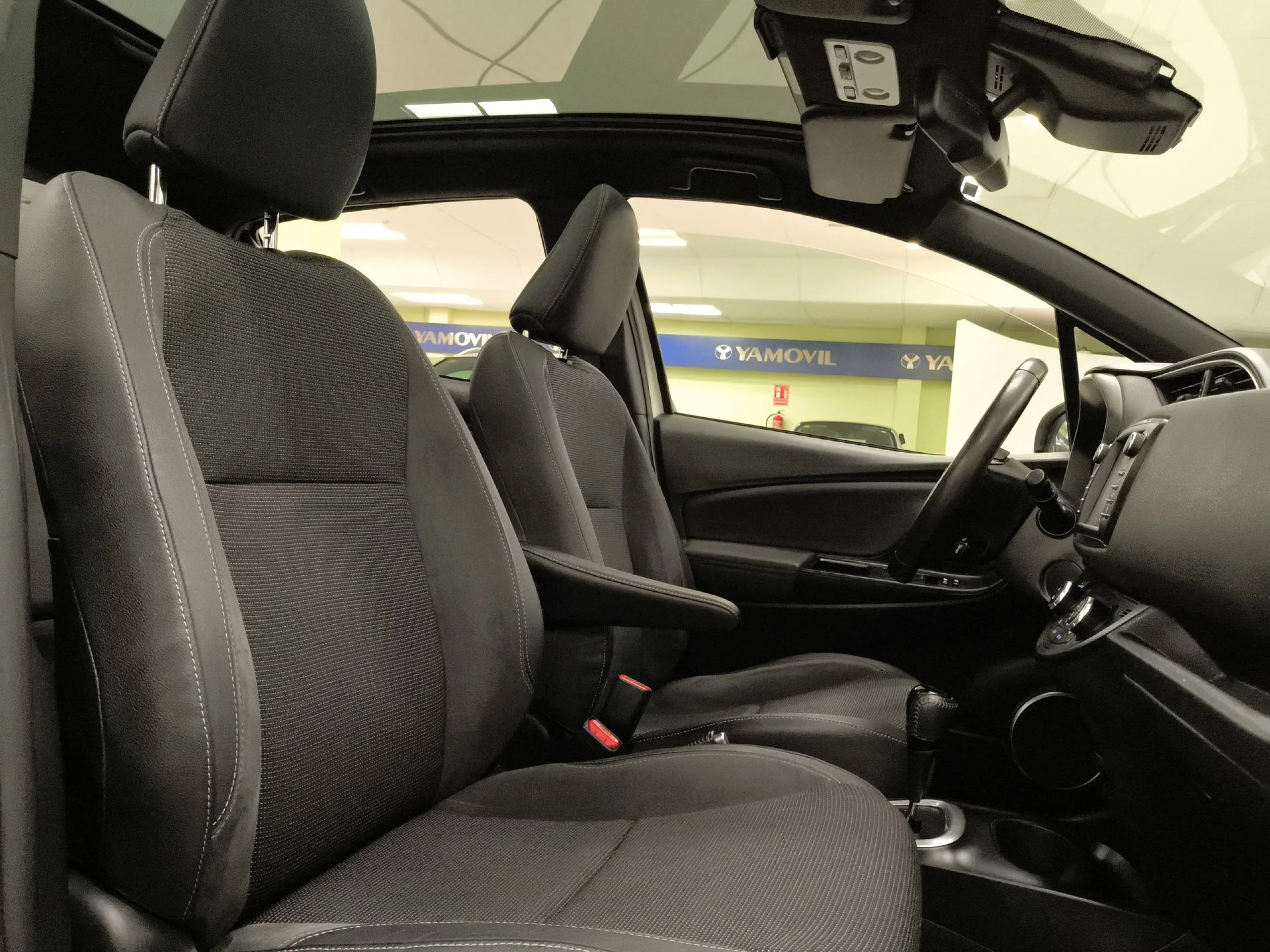 Toyota Yaris 1.5 Hybrid Advance 74 kW (100 CV) - Foto 28