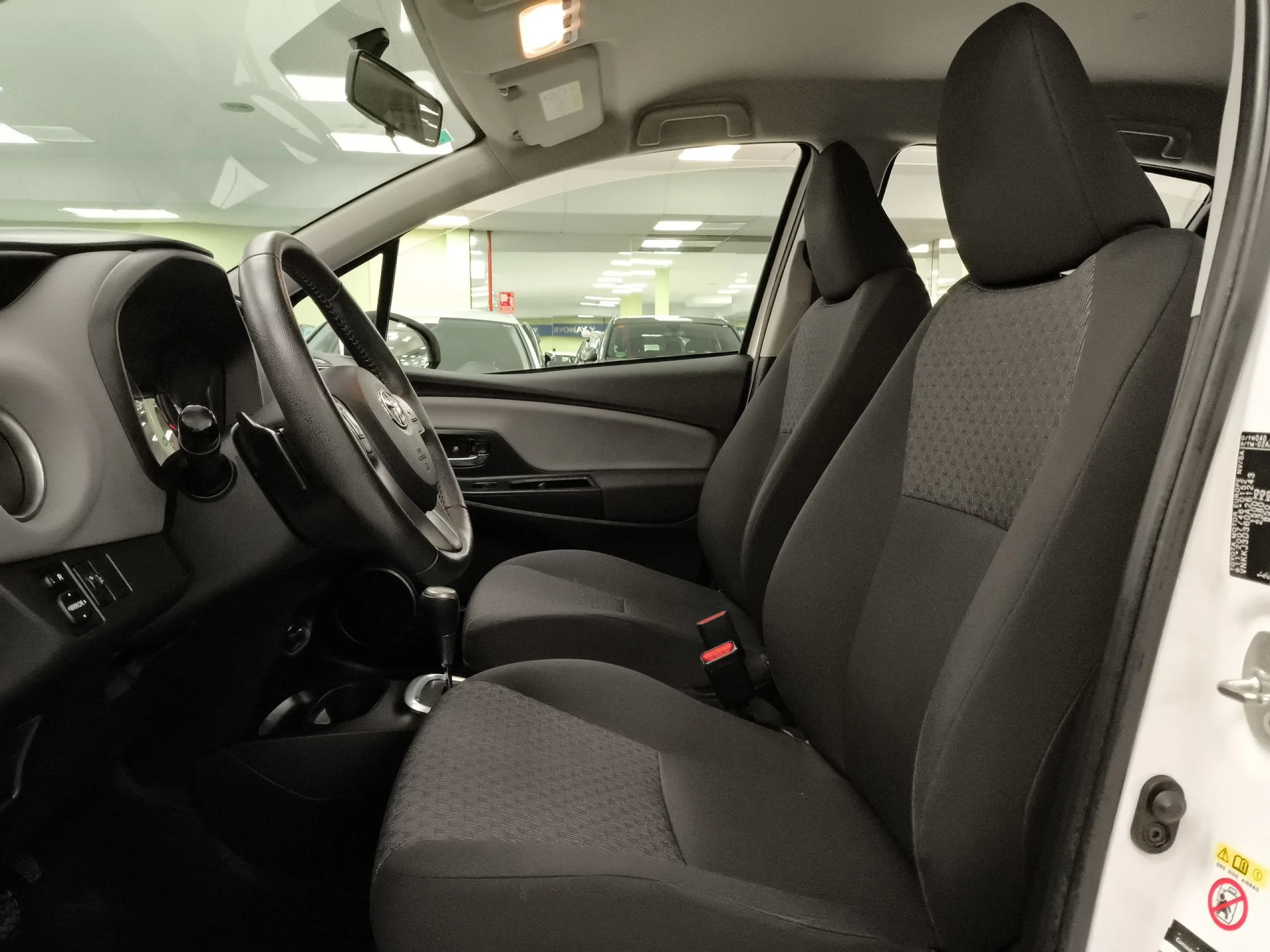 Toyota Yaris 1.3 Active MultiDrive 73 kW (99 CV) - Foto 8