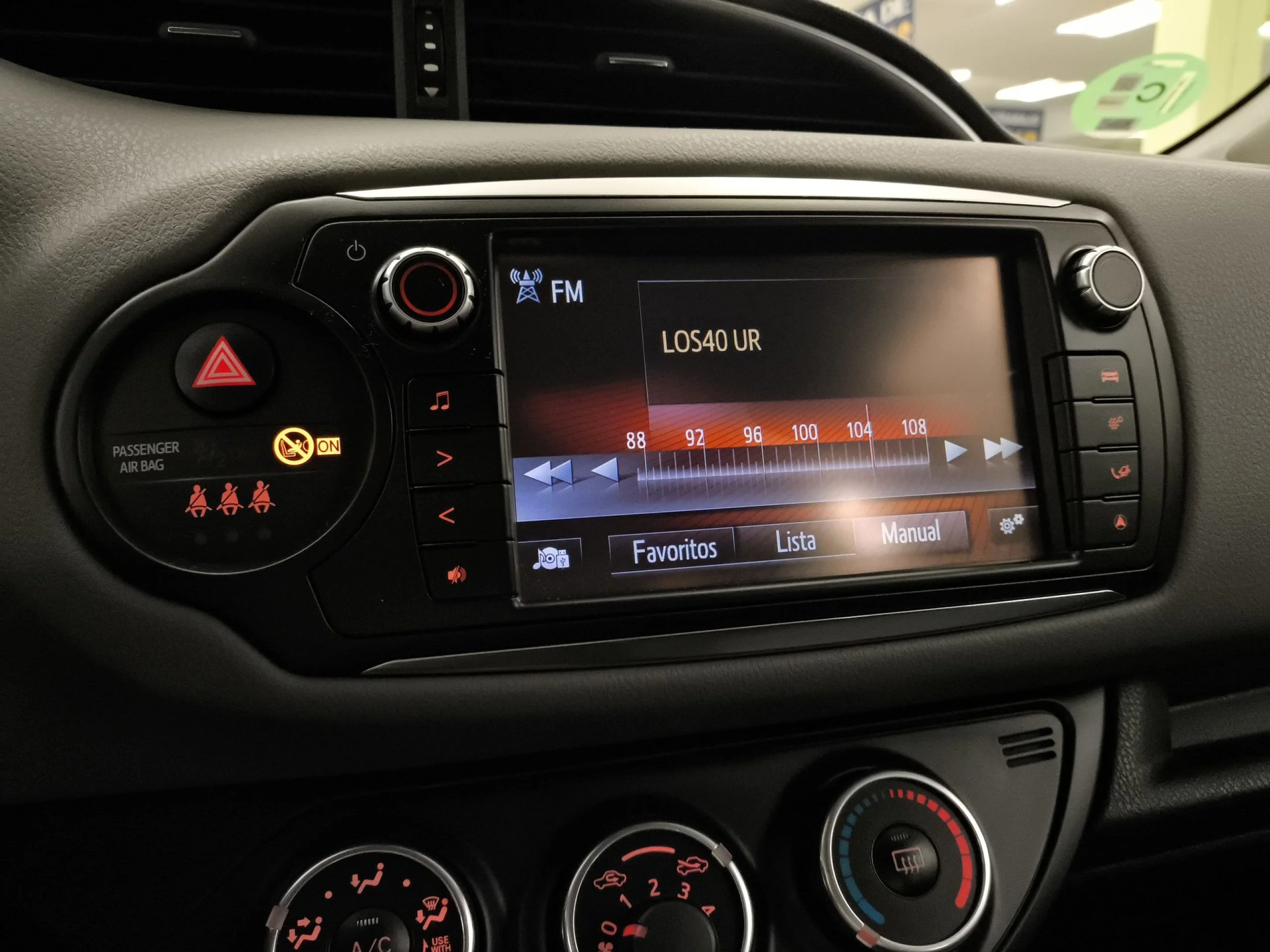 Toyota Yaris 1.3 Active MultiDrive 73 kW (99 CV) - Foto 13