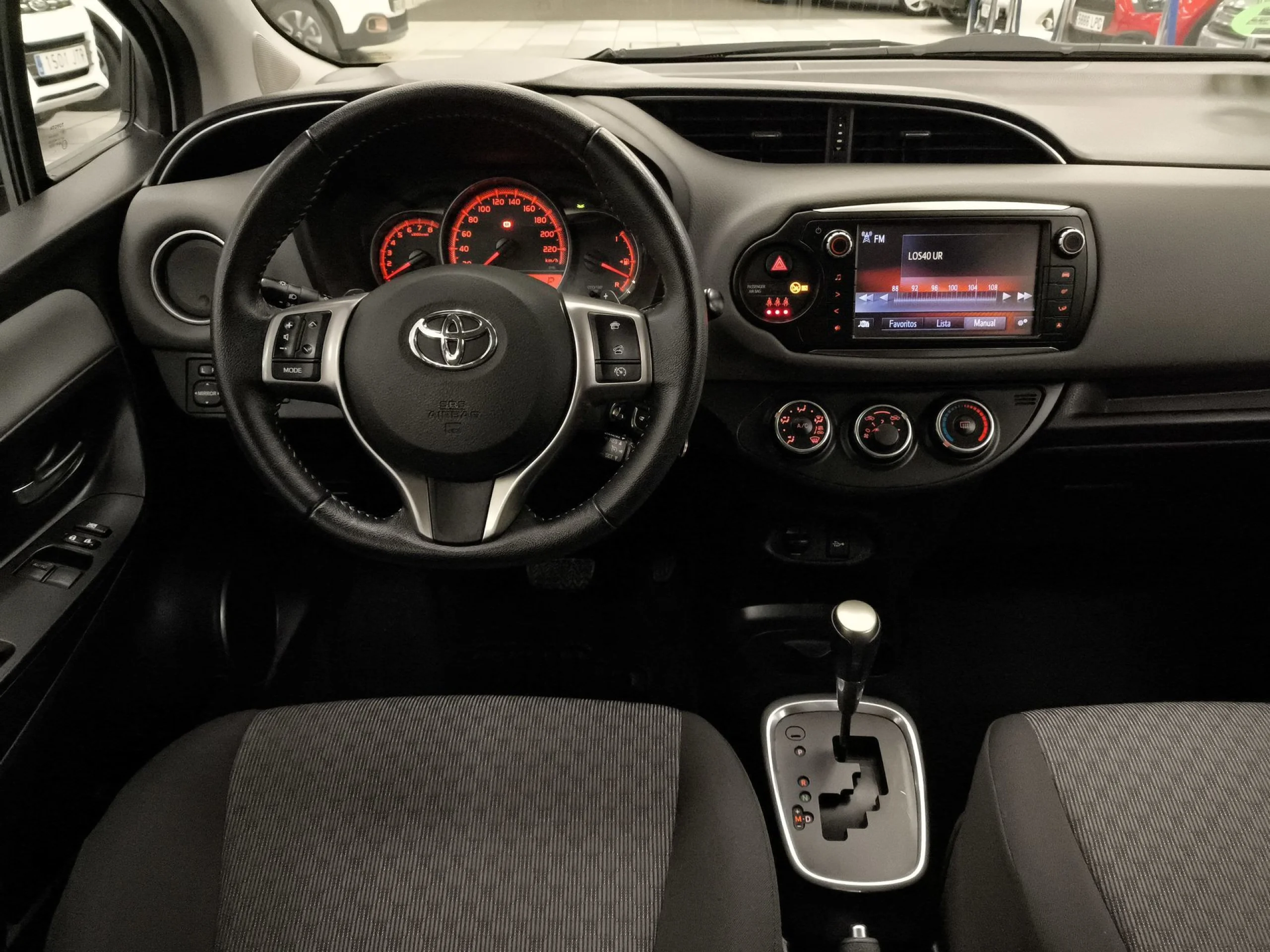 Toyota Yaris 1.3 Active MultiDrive 73 kW (99 CV) - Foto 17