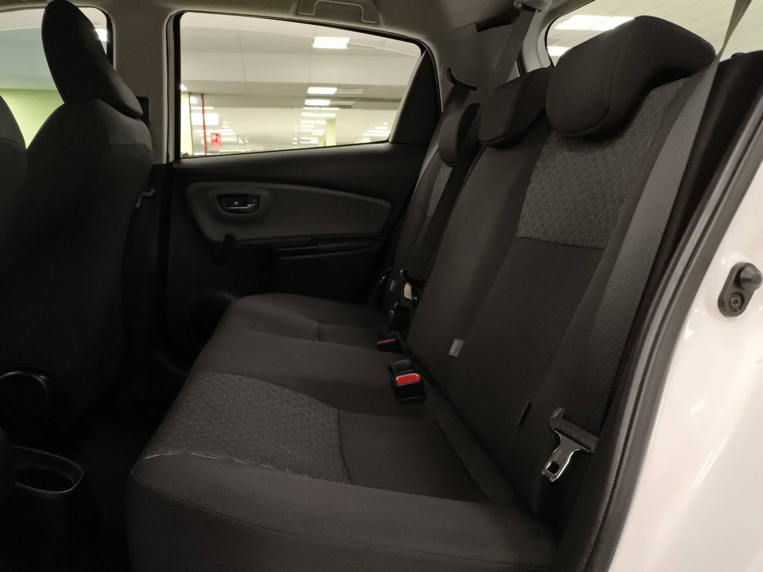 Toyota Yaris 1.3 Active MultiDrive 73 kW (99 CV) - Foto 18