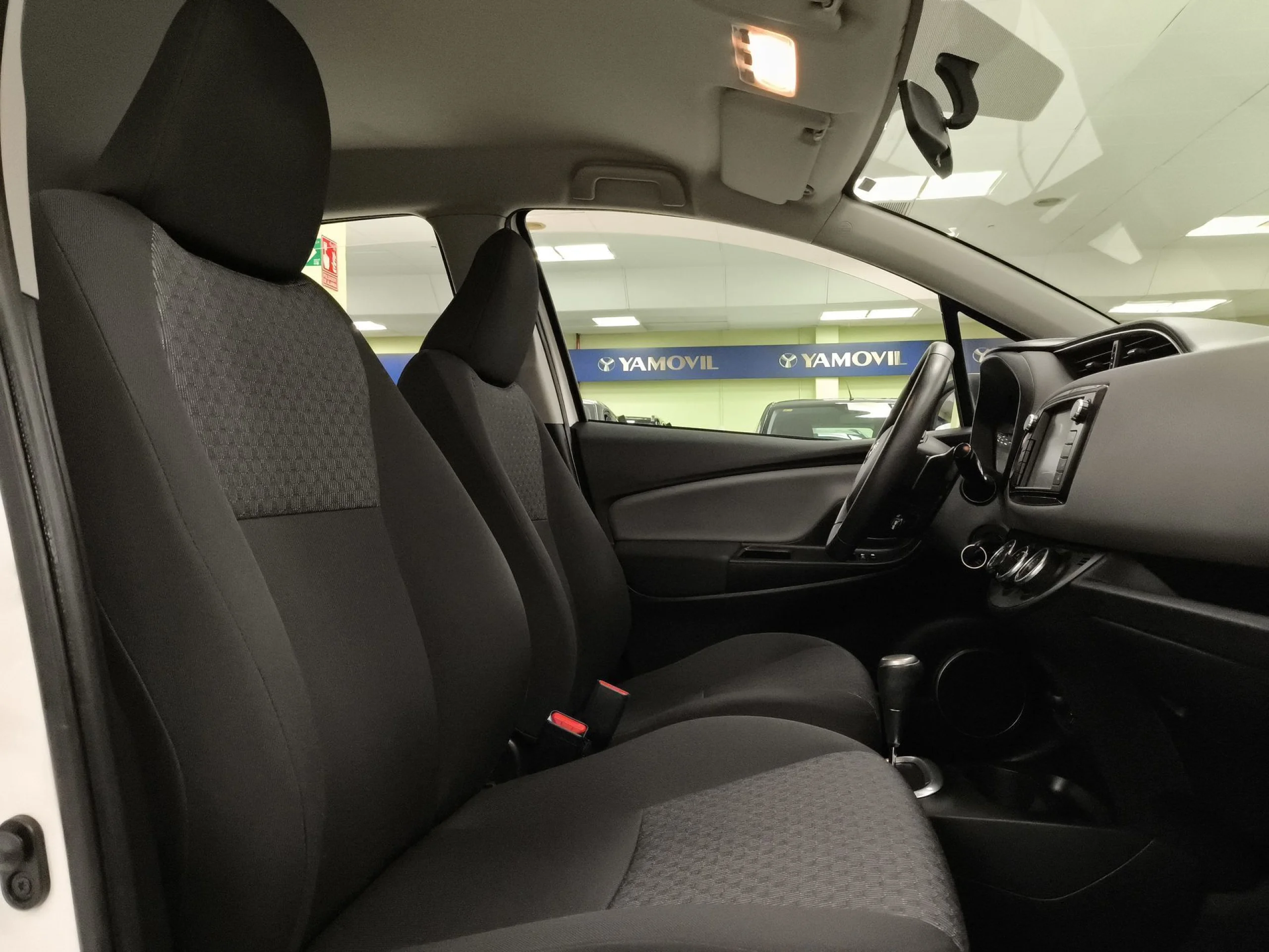 Toyota Yaris 1.3 Active MultiDrive 73 kW (99 CV) - Foto 19