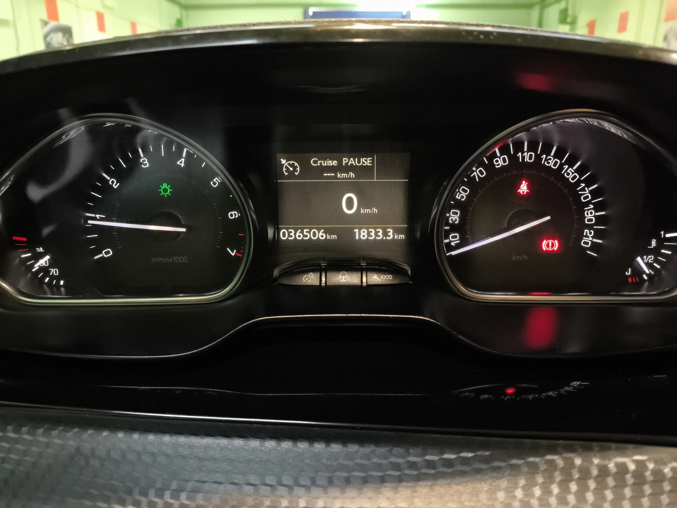 Peugeot 2008 PureTech 130 SANDS Allure 96 kW (130 CV) - Foto 12