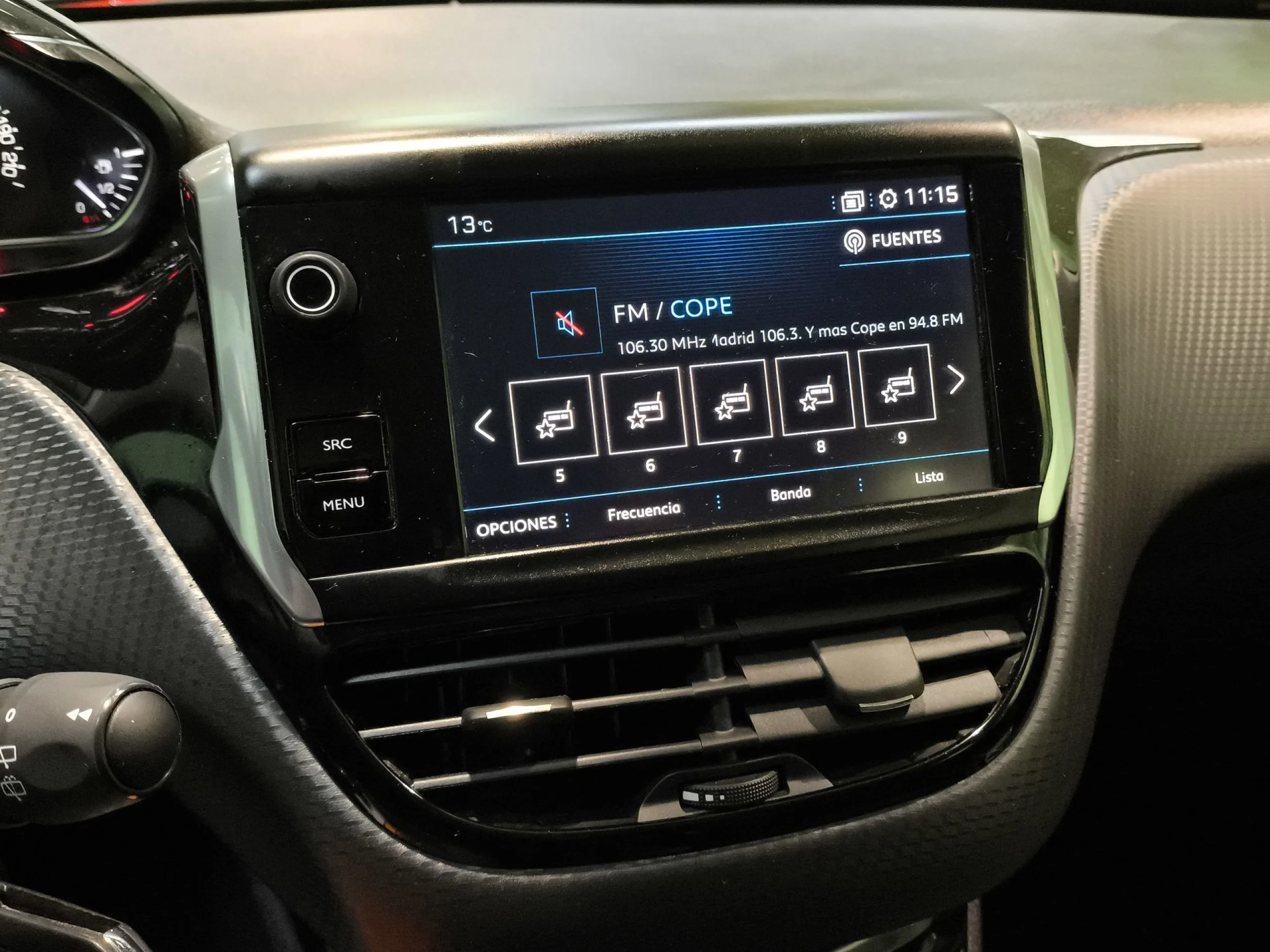 Peugeot 2008 PureTech 130 SANDS Allure 96 kW (130 CV) - Foto 13