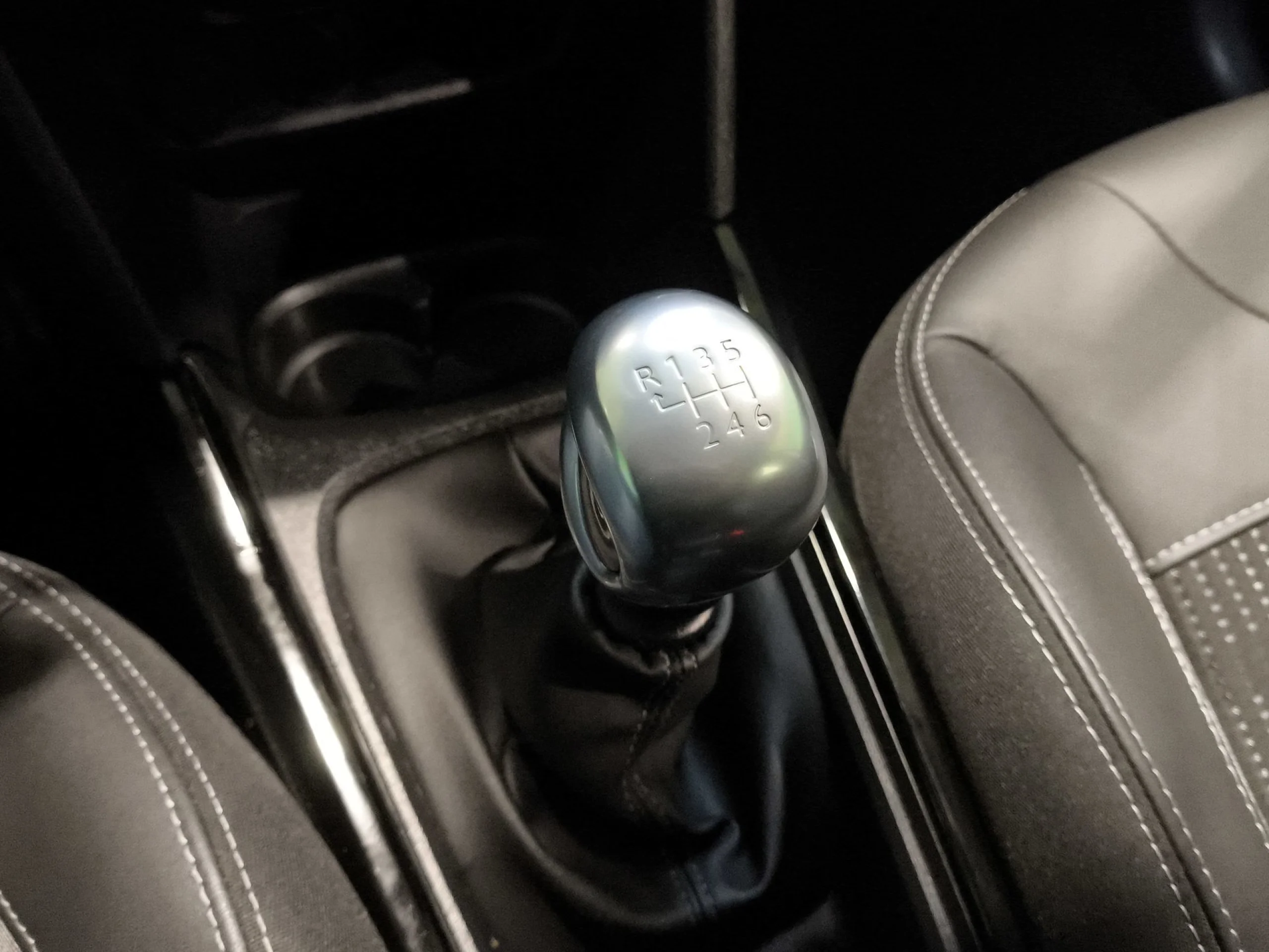 Peugeot 2008 PureTech 130 SANDS Allure 96 kW (130 CV) - Foto 16