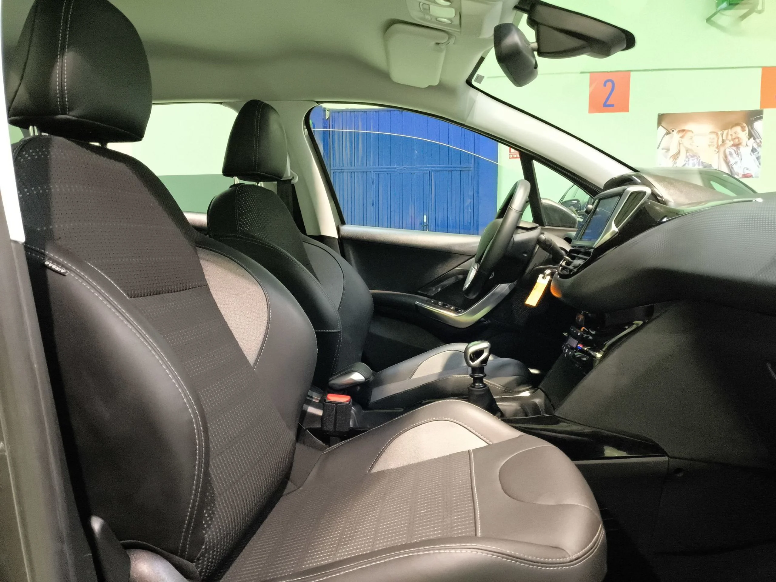 Peugeot 2008 PureTech 130 SANDS Allure 96 kW (130 CV) - Foto 20