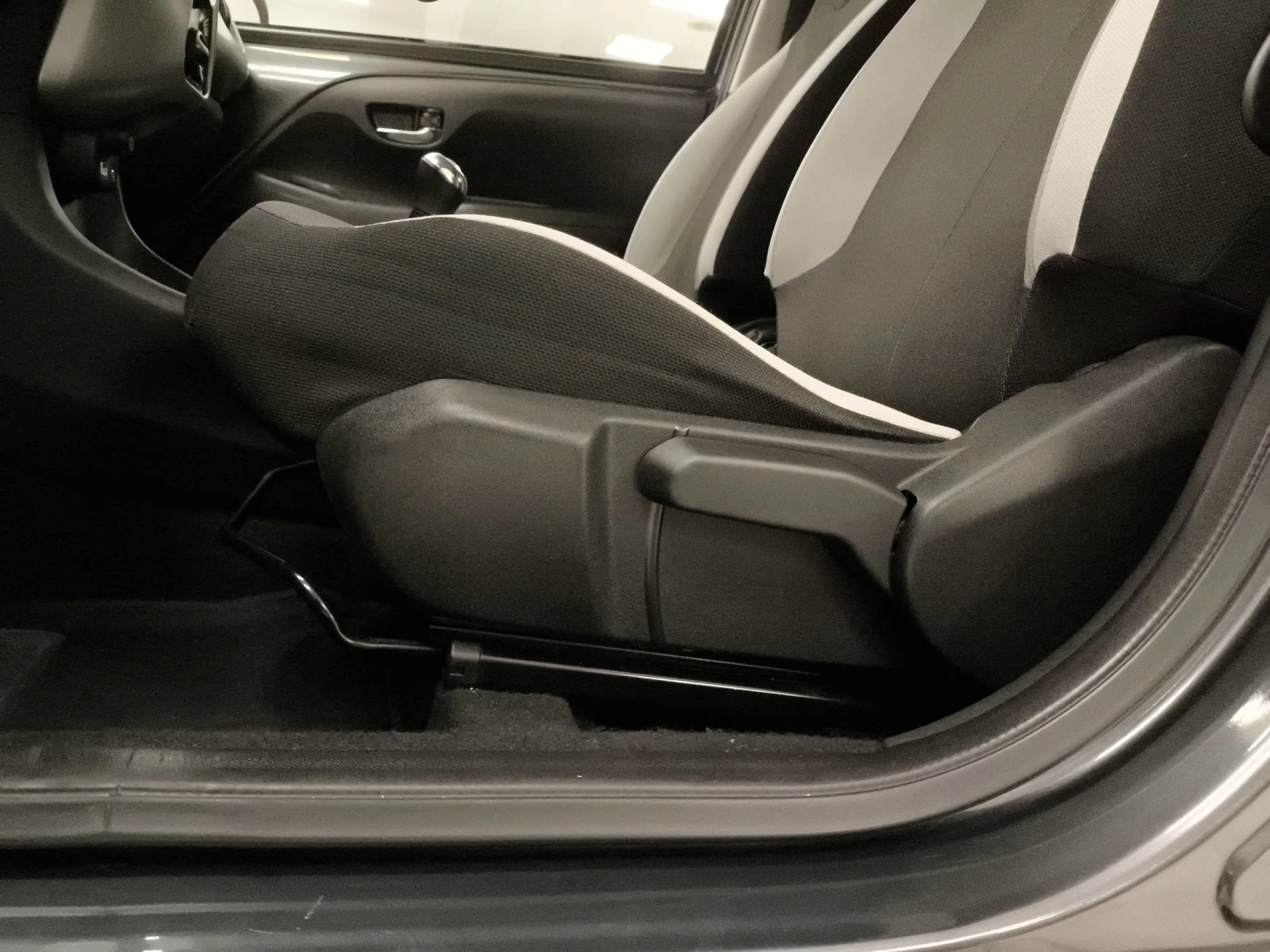 Toyota Aygo 1.0 70 x-play 51 kW (69 CV) - Foto 9