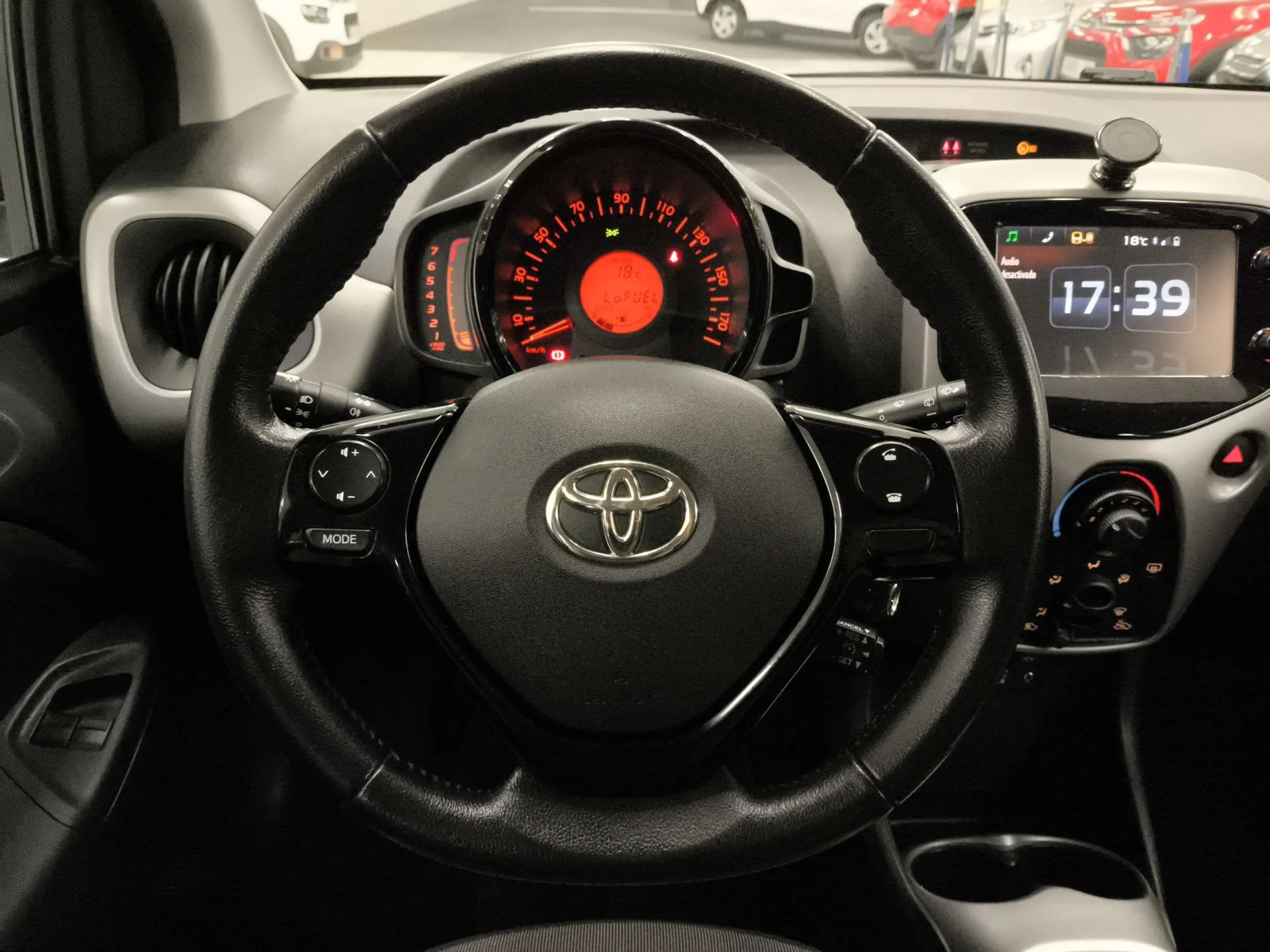 Toyota Aygo 1.0 70 x-play 51 kW (69 CV) - Foto 11