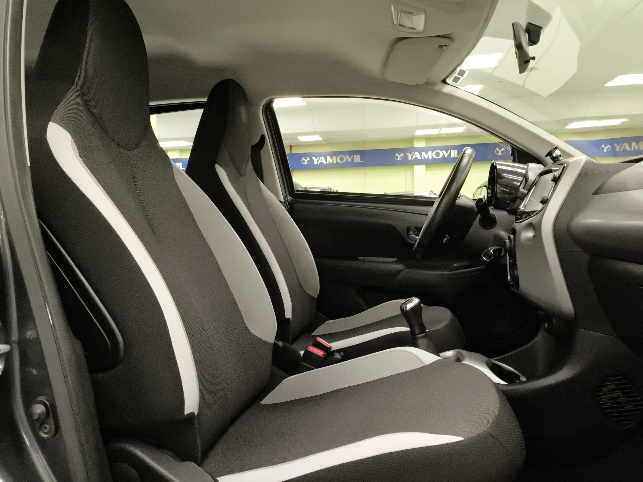 Toyota Aygo 1.0 70 x-play 51 kW (69 CV) - Foto 20